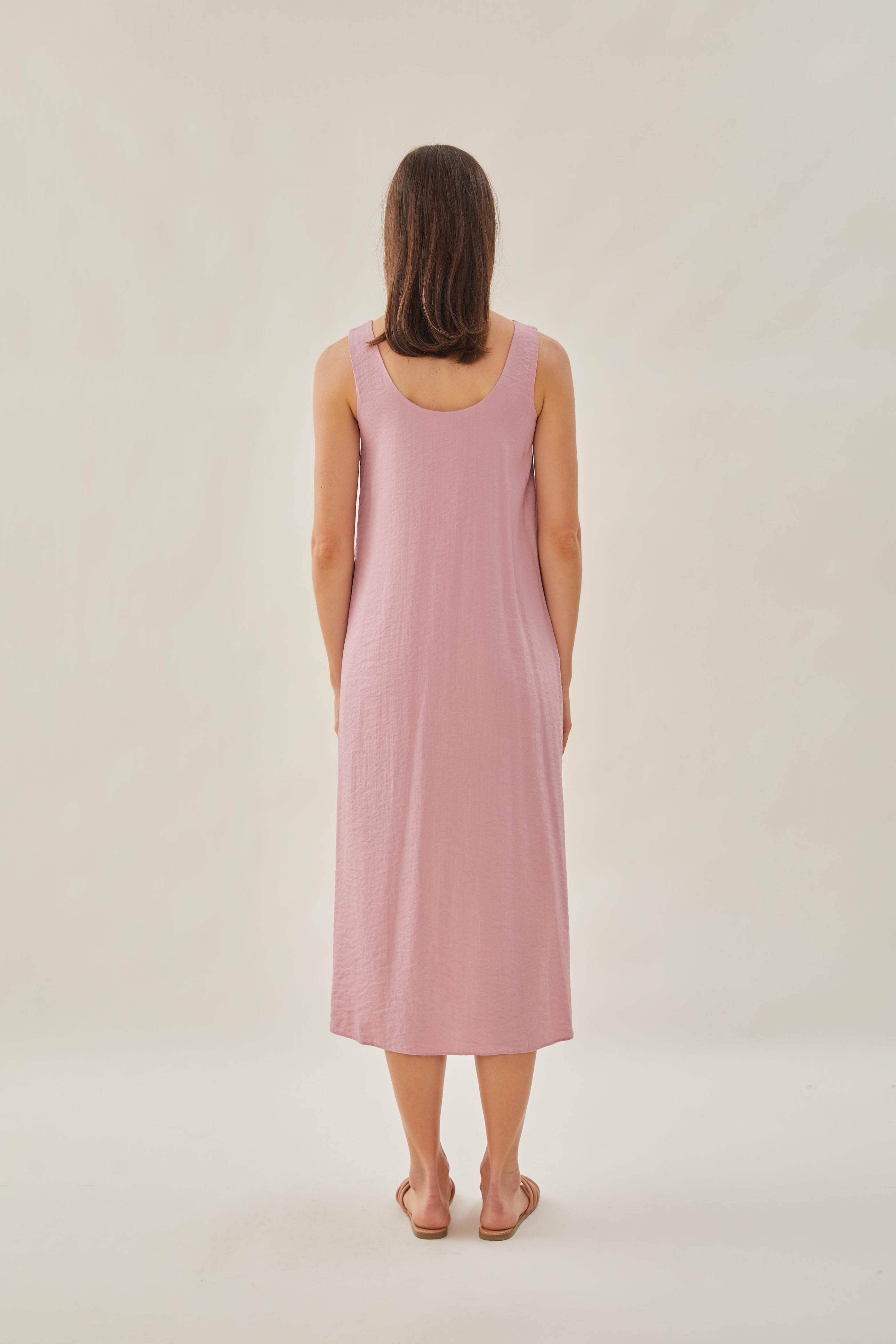 Relaxed Sleeveless Scoop Neck Dress in Pink