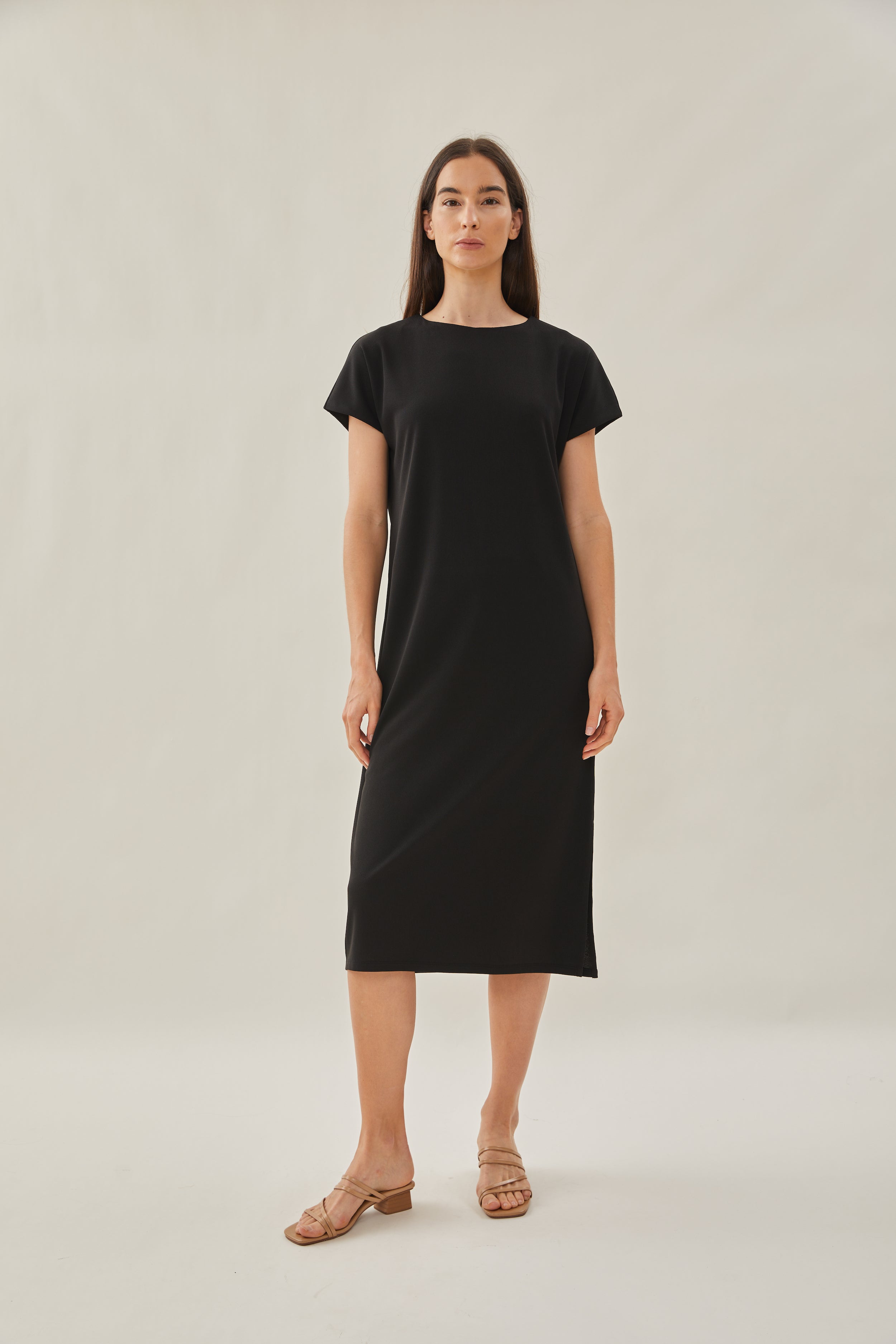 Relaxed Midi Dress in Black