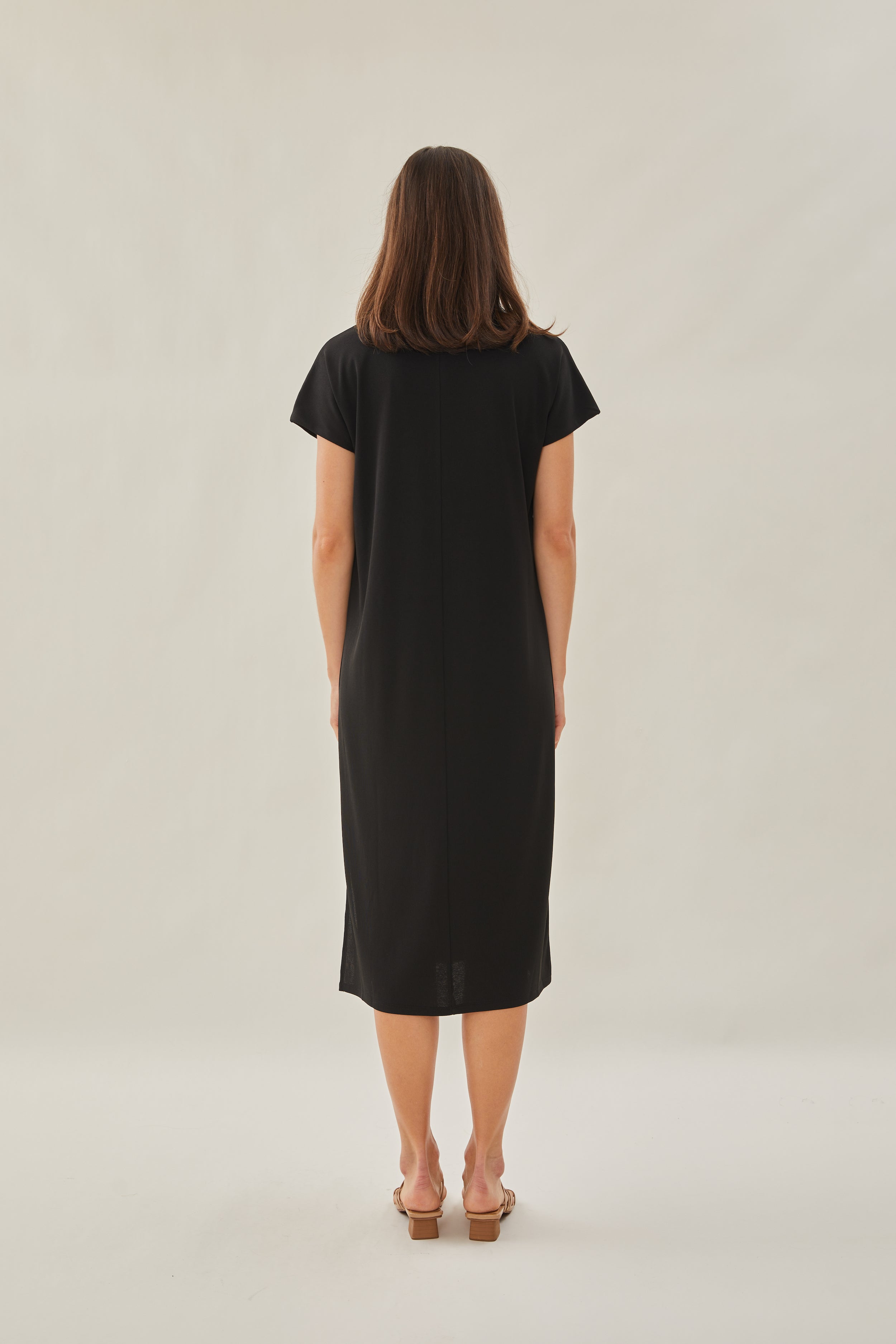 Relaxed Midi Dress in Black