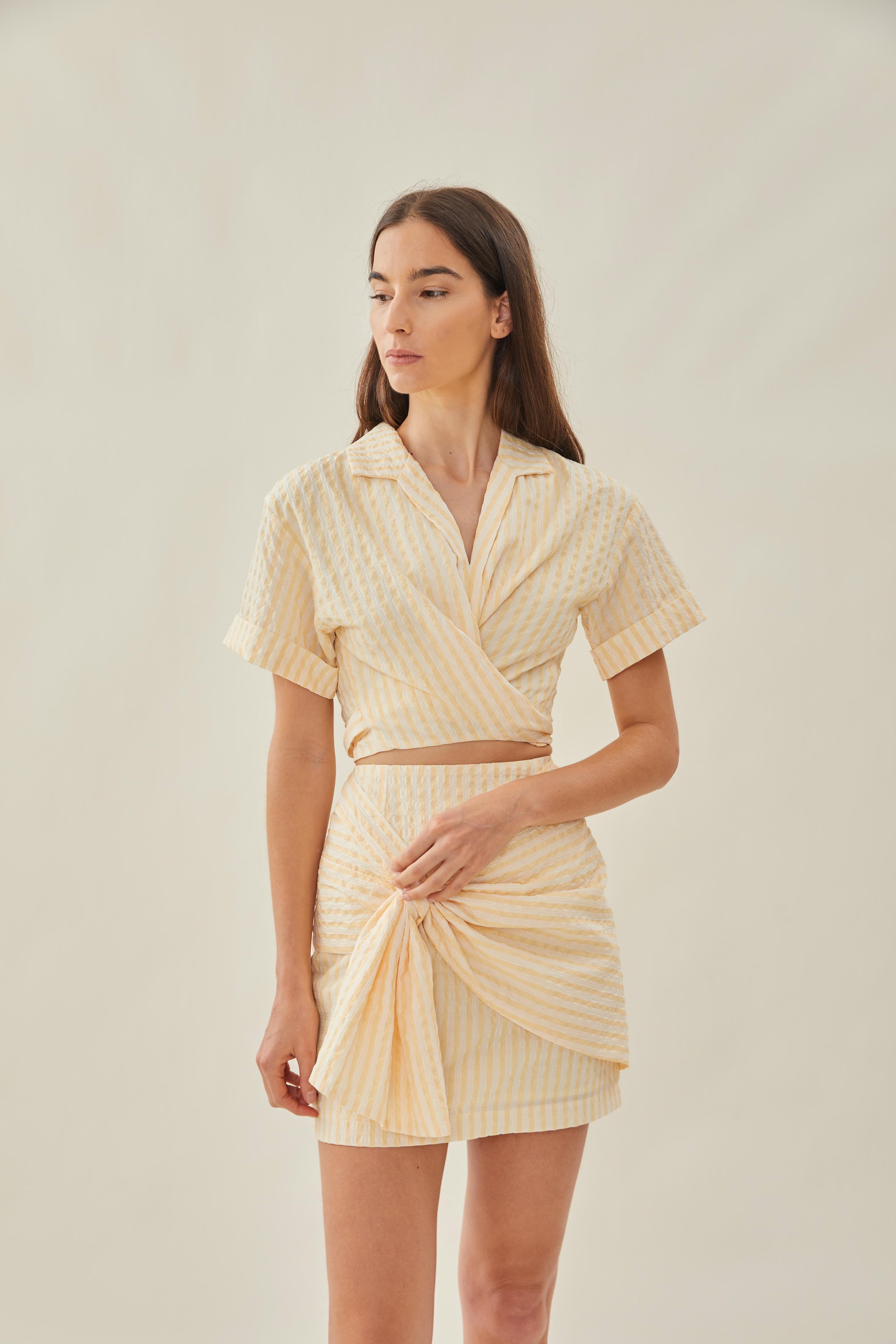 Knotted Cropped Shirt in Stripe Yellow