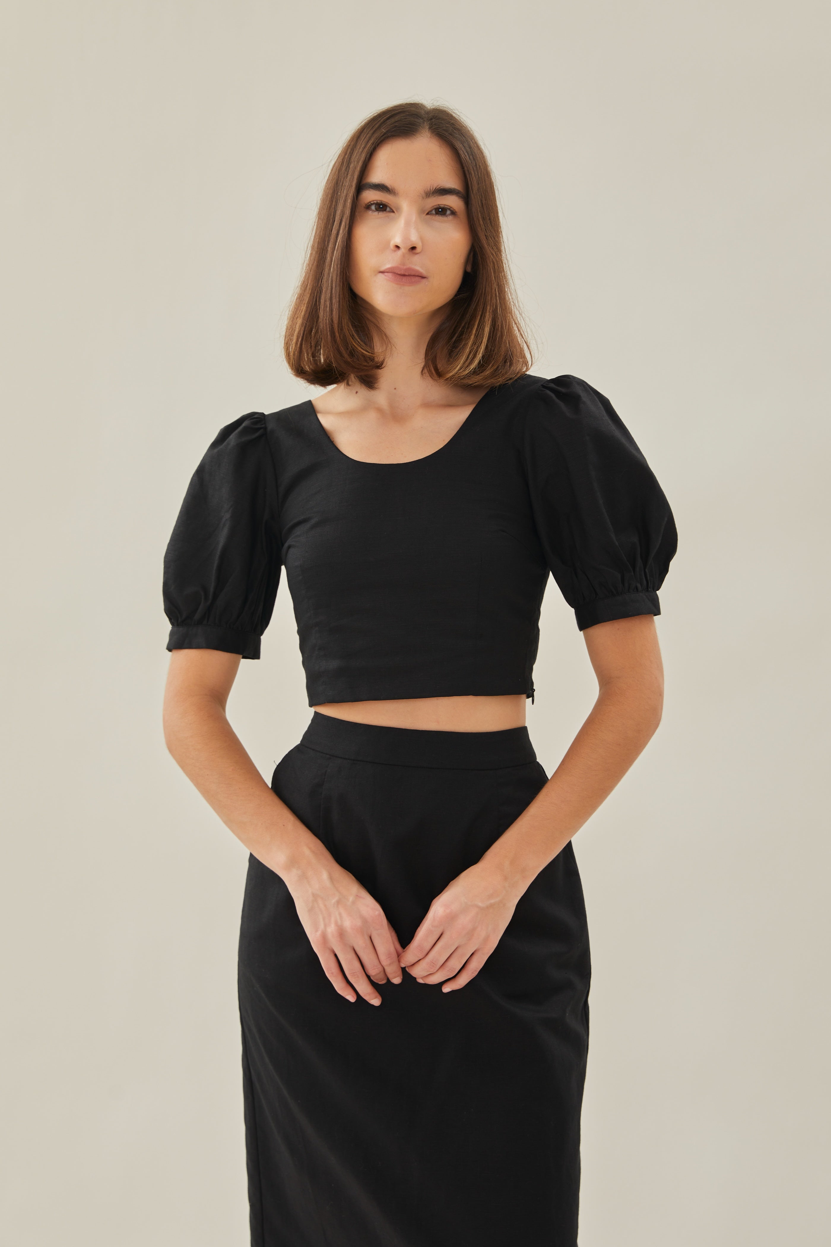 Cropped Puffed Sleeved Top in Black