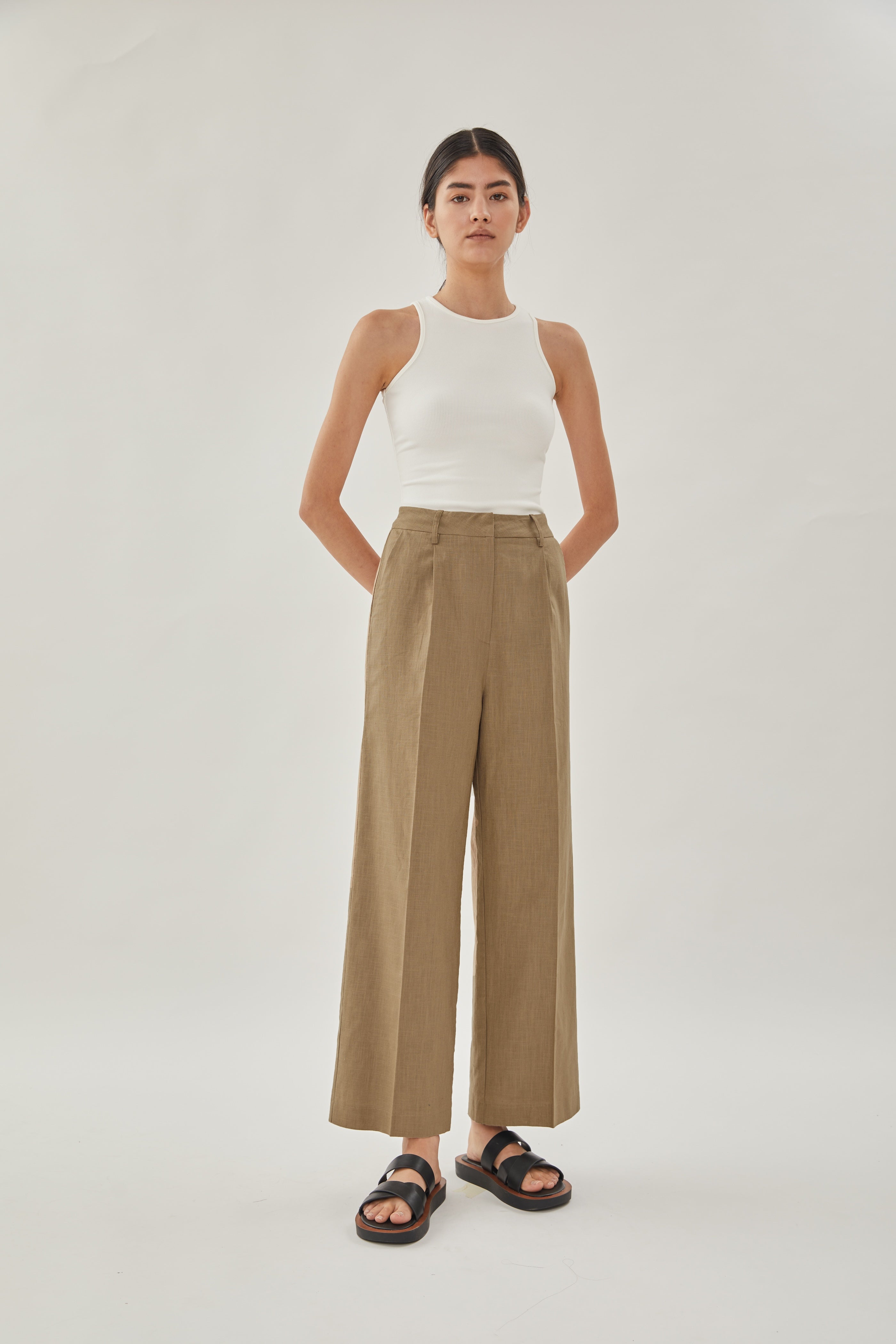 Linen Wide Trousers in Brown