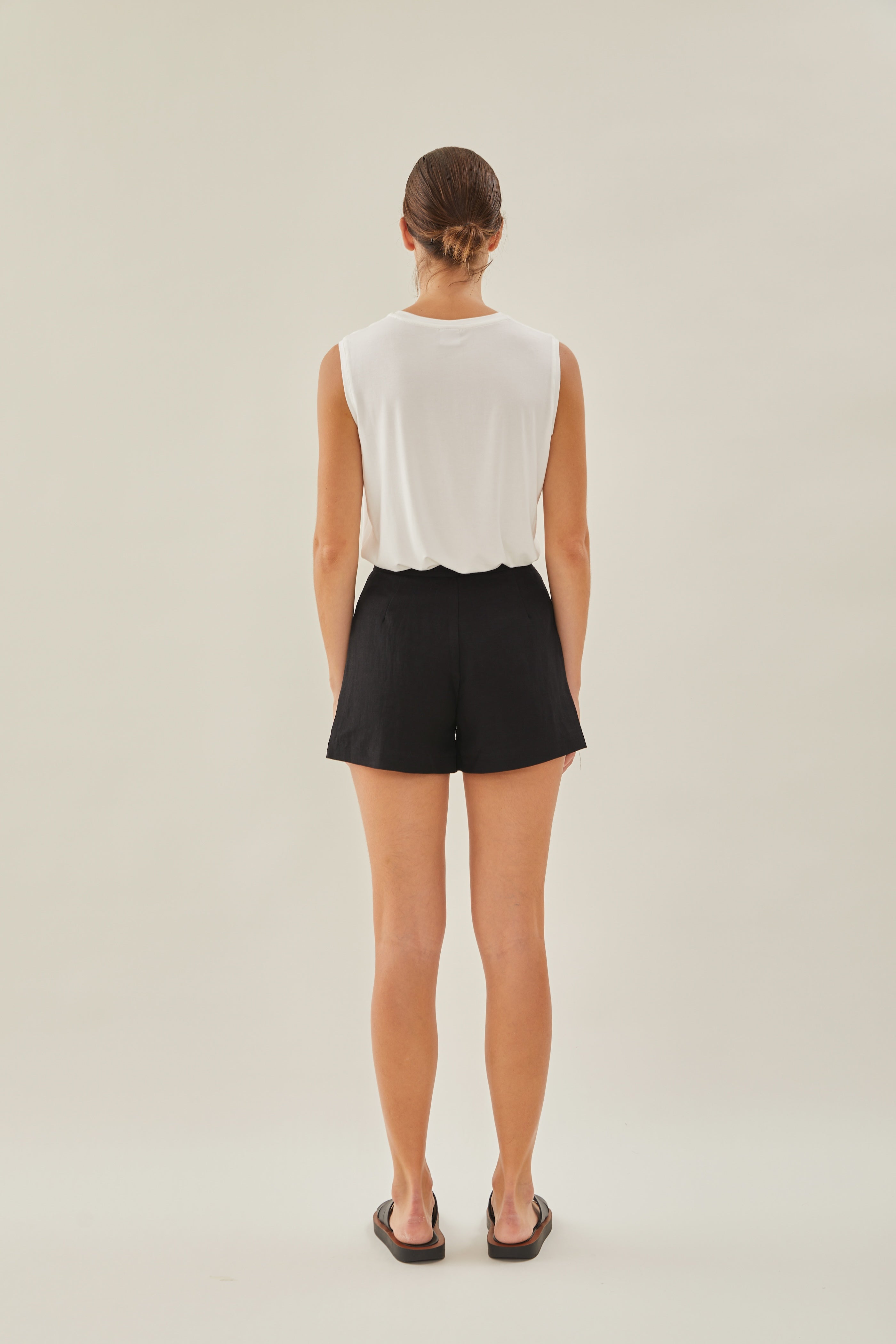 Relaxed Linen Shorts in Black