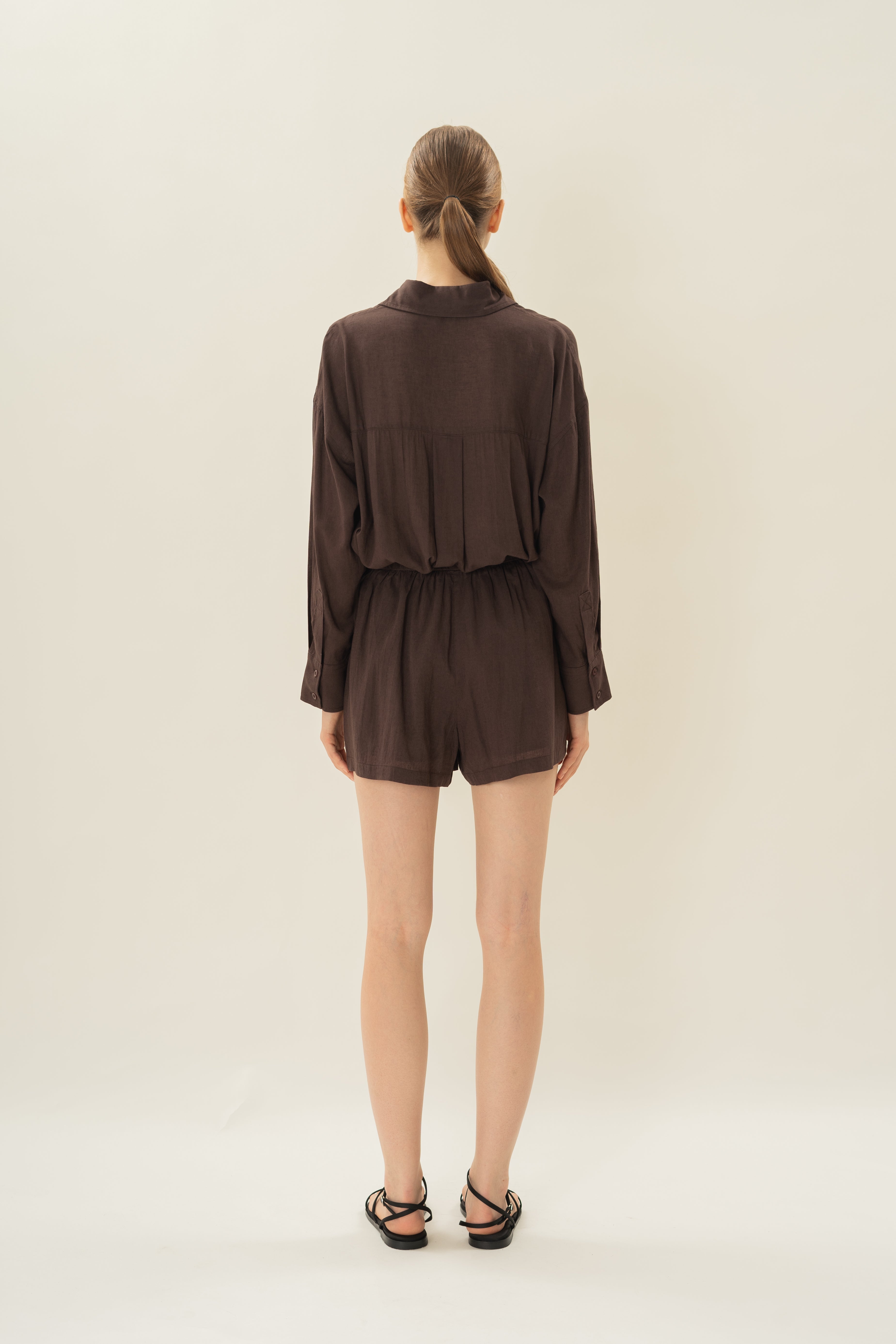 Linen Gathered Waist Shorts in Umber