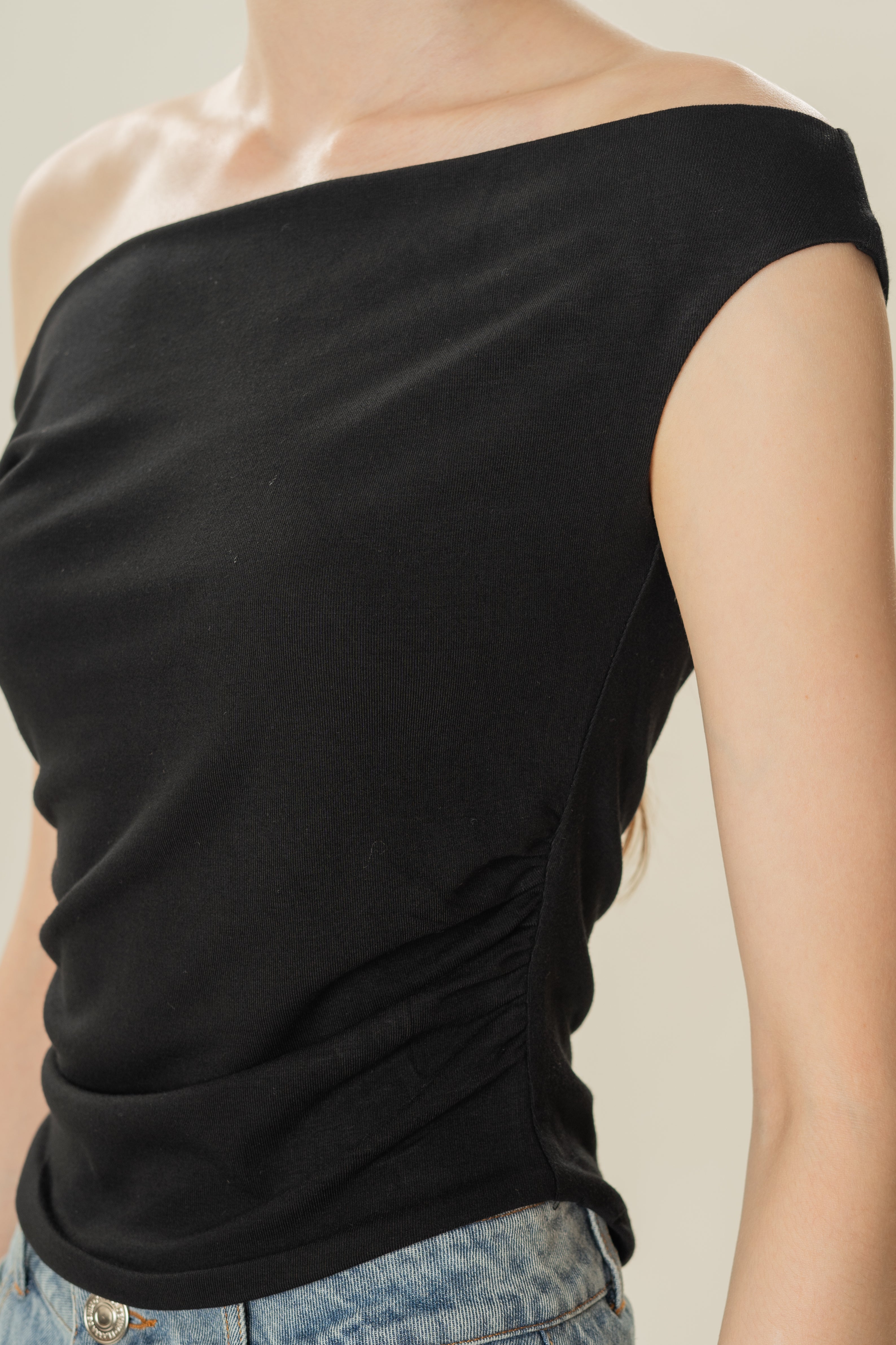 Off Shoulder Ruched Waist Top in Black