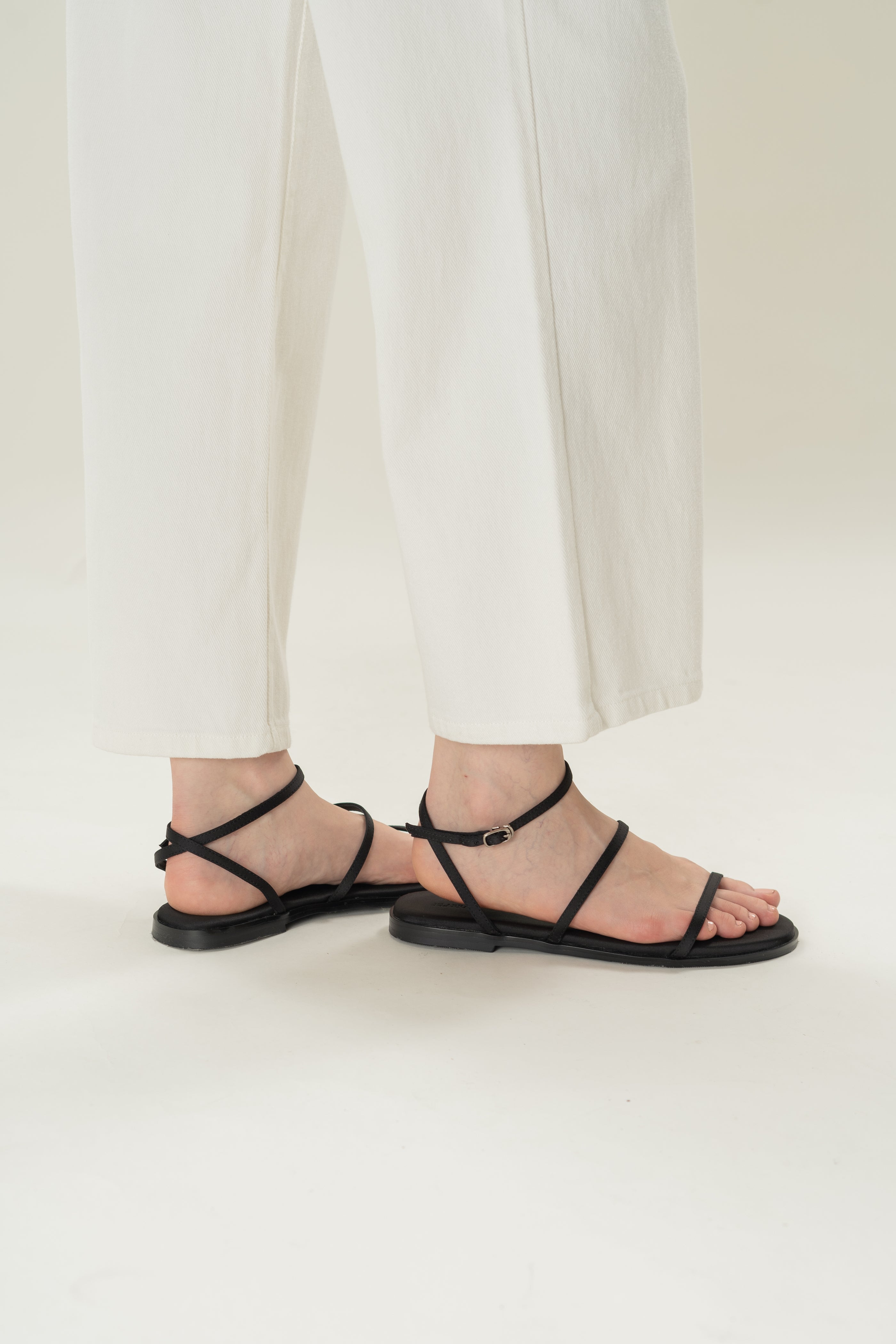 Lyla Sandals in Black