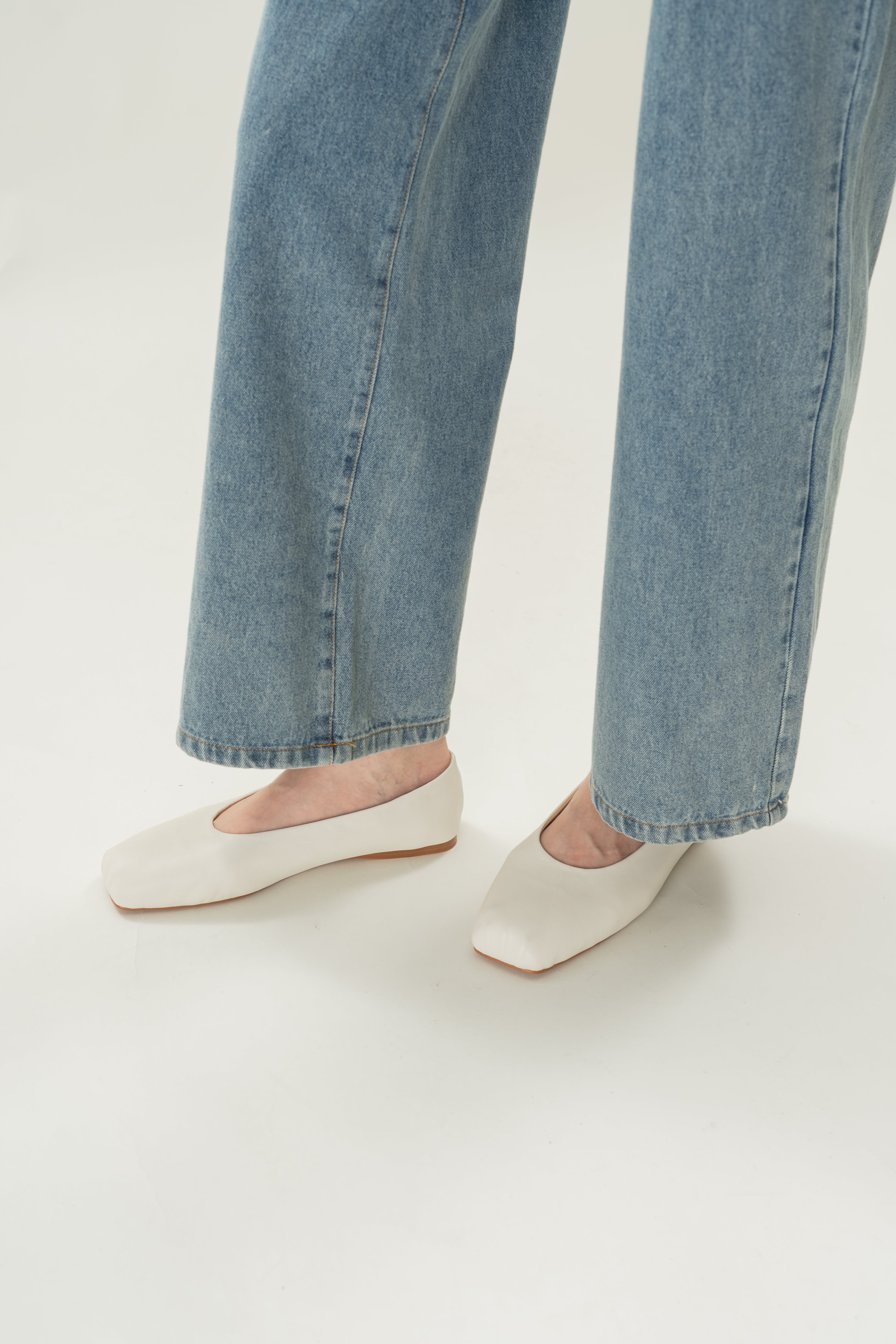 Dalla Leather Flats in White
