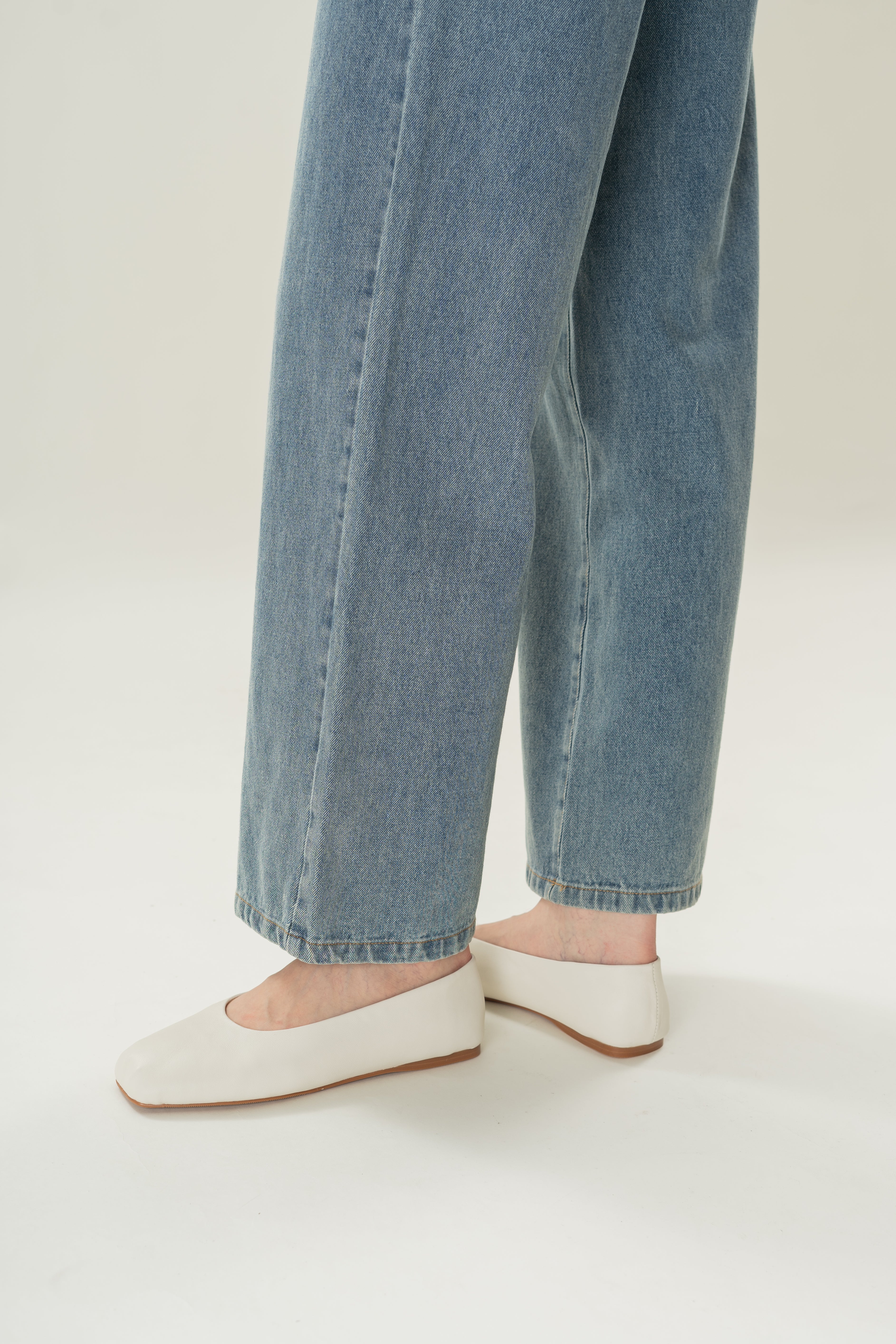 Dalla Leather Flats in White