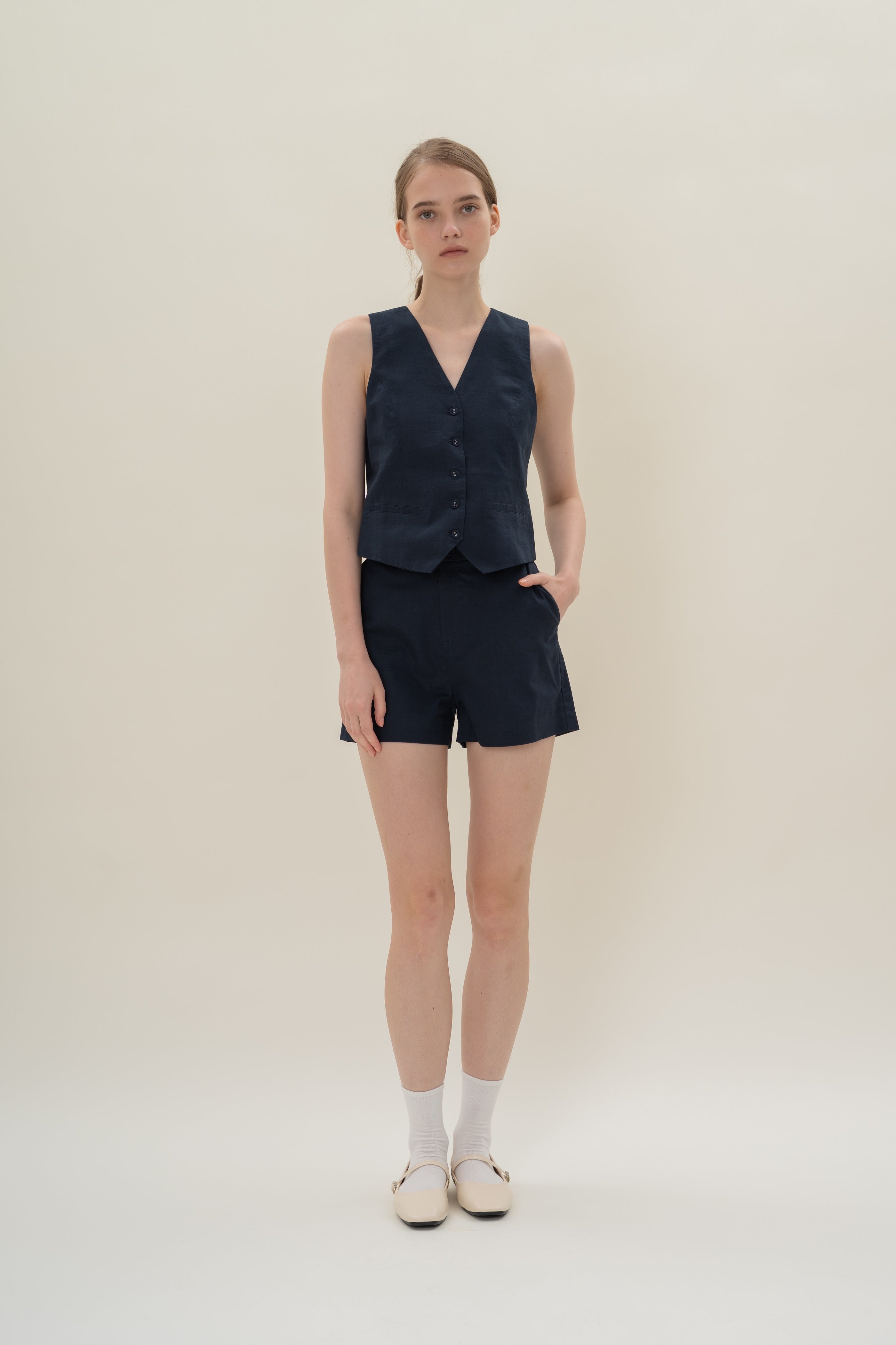 Relaxed Textured Linen Shorts in Midnight
