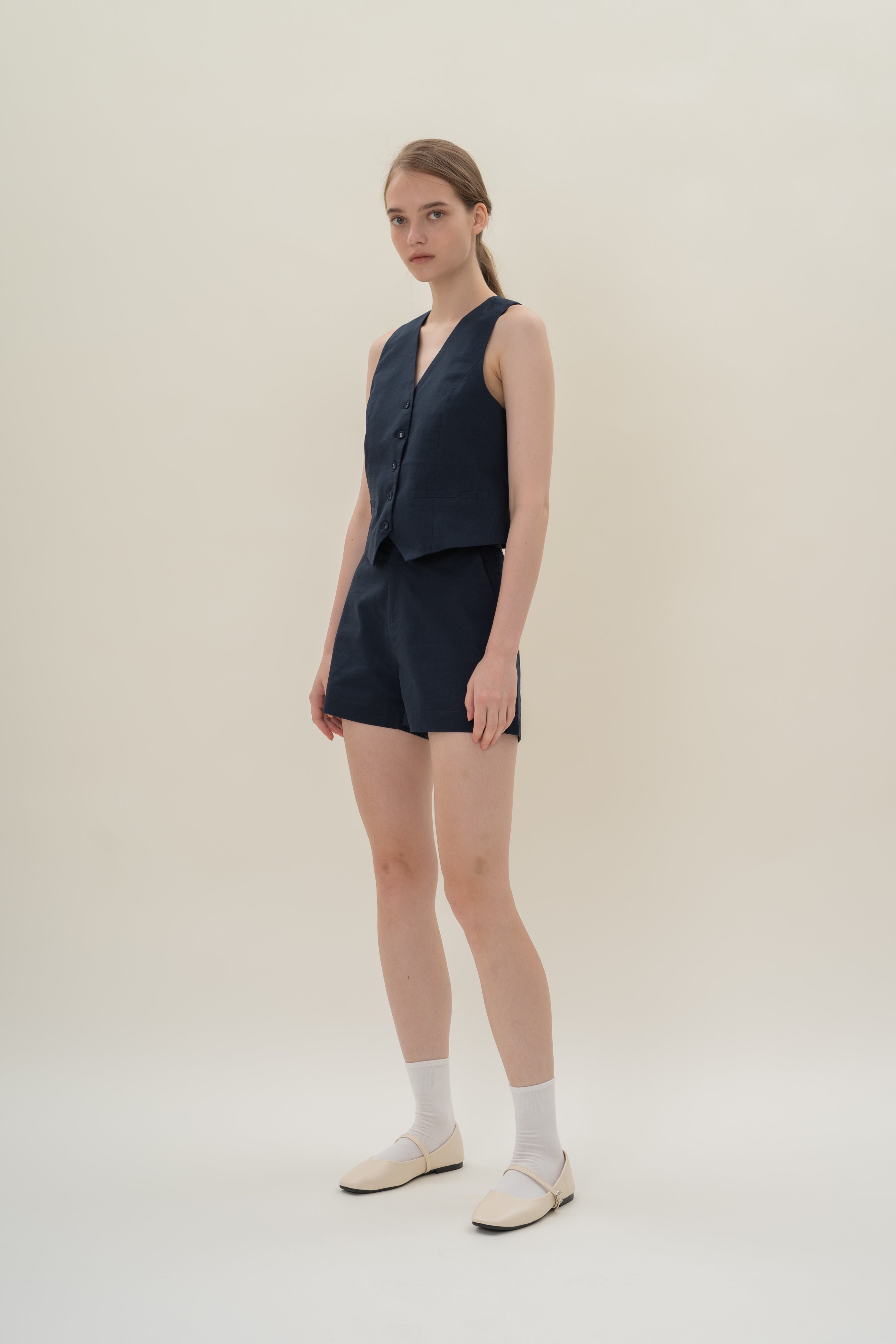 Relaxed Textured Linen Shorts in Midnight