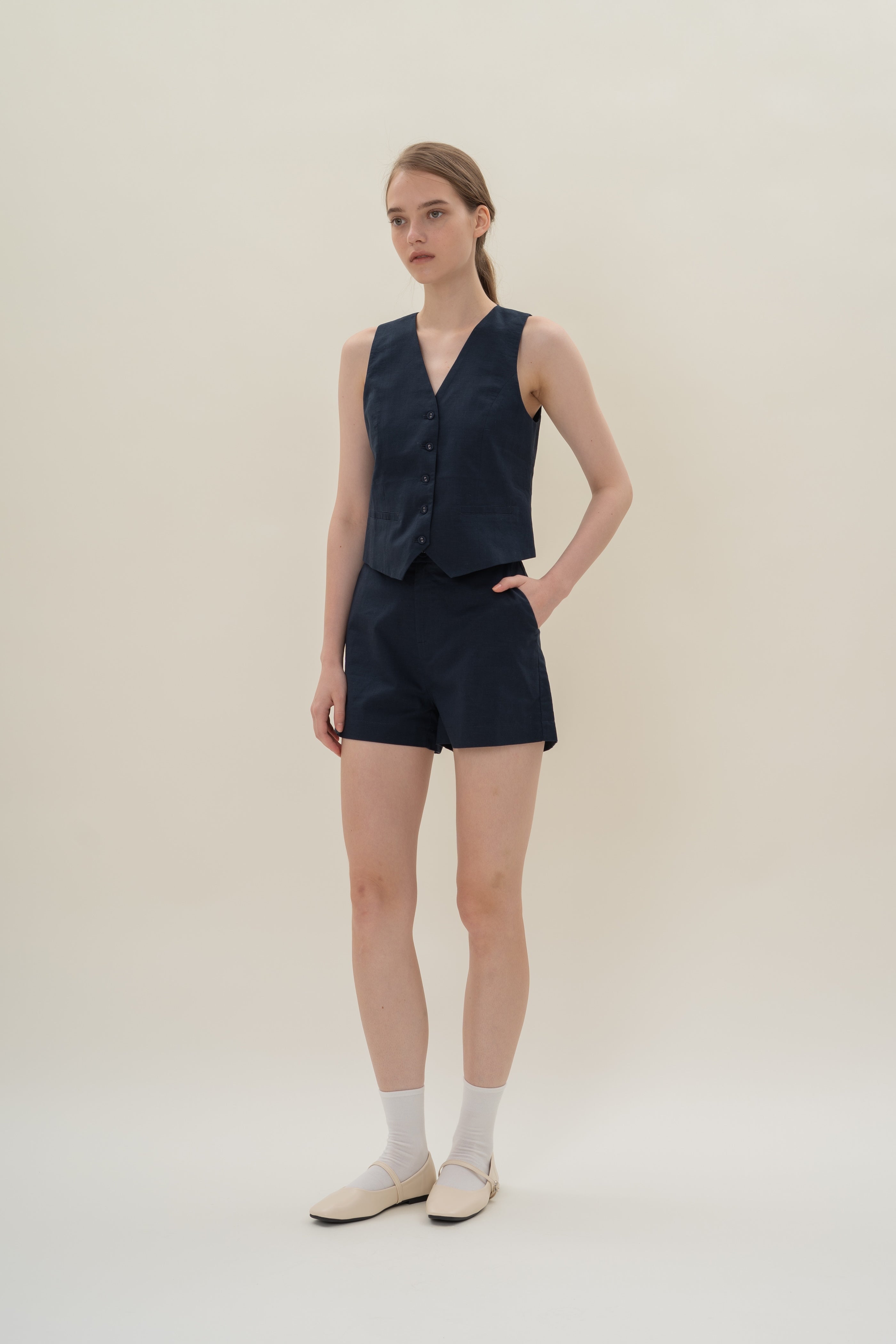 Relaxed Textured Linen Shorts in Midnight