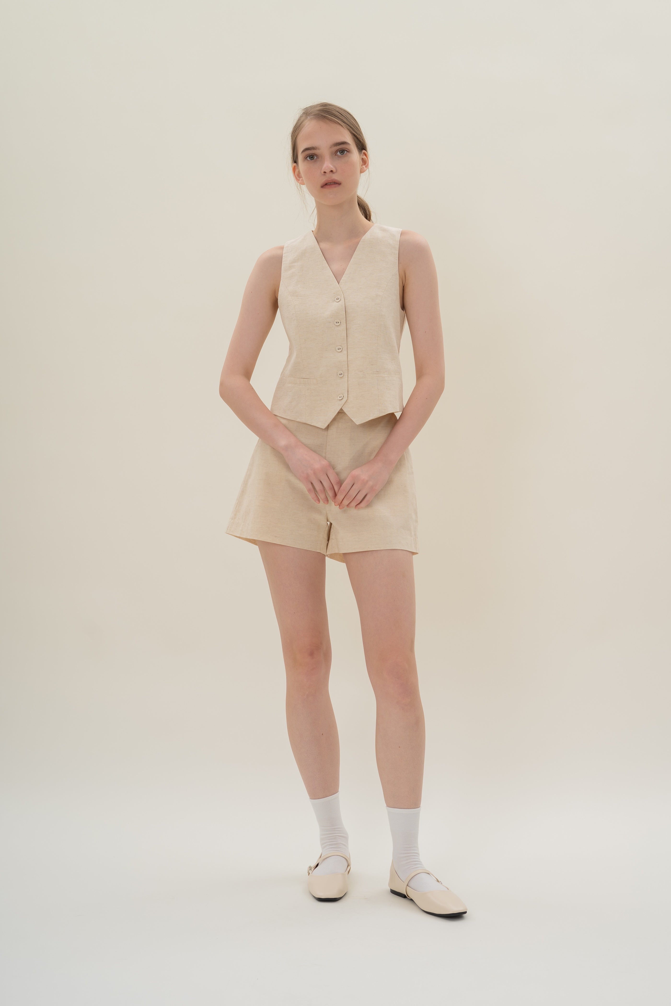Relaxed Textured Linen Shorts in Natural