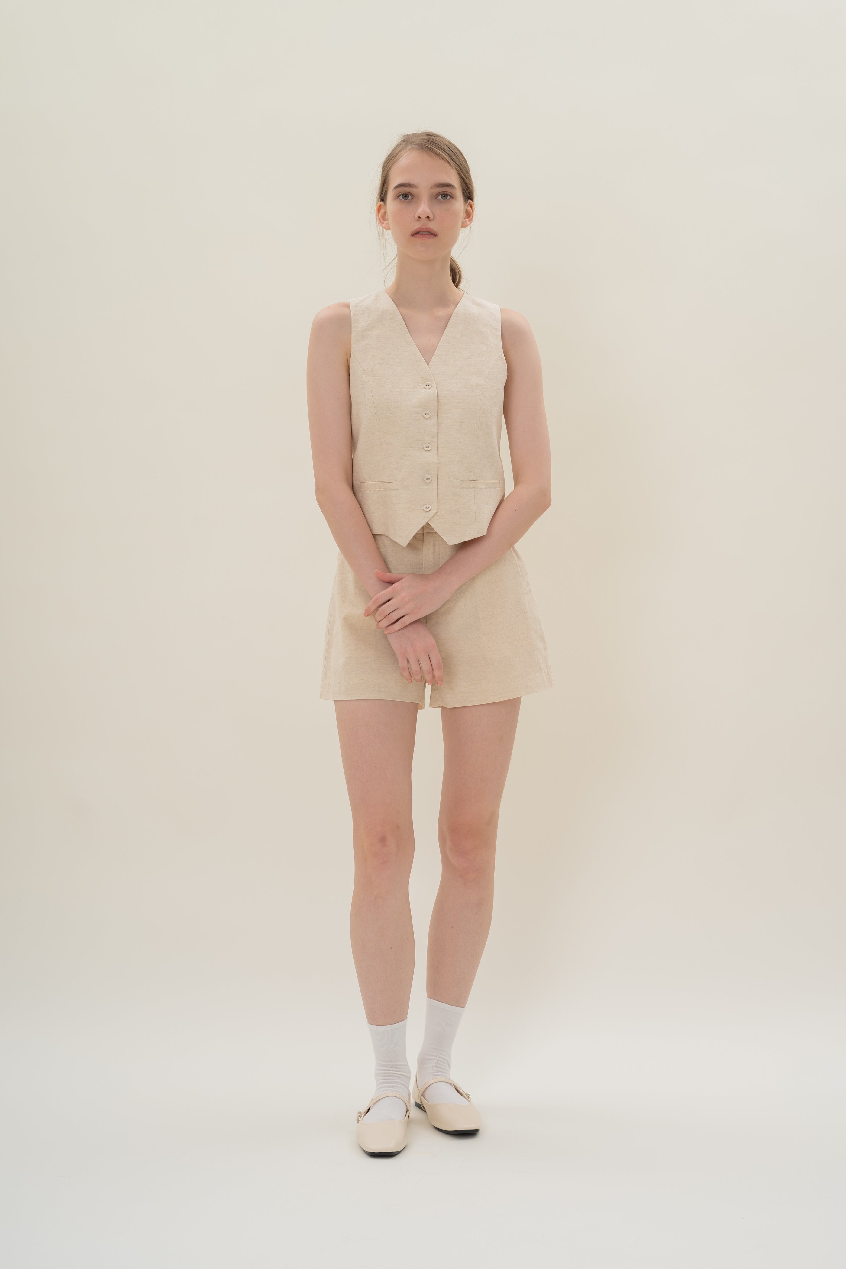 Relaxed Textured Linen Shorts in Natural