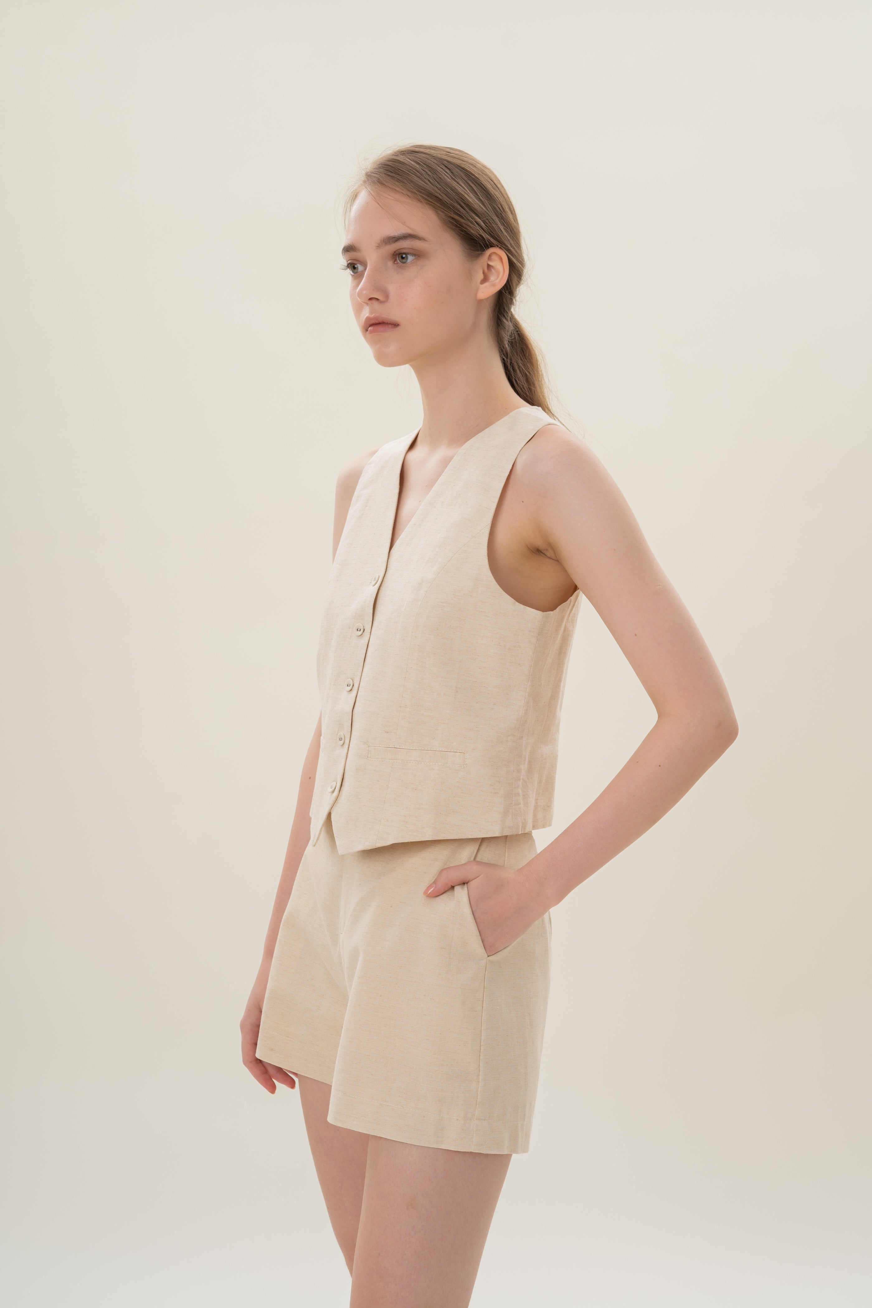 Relaxed Textured Linen Shorts in Natural