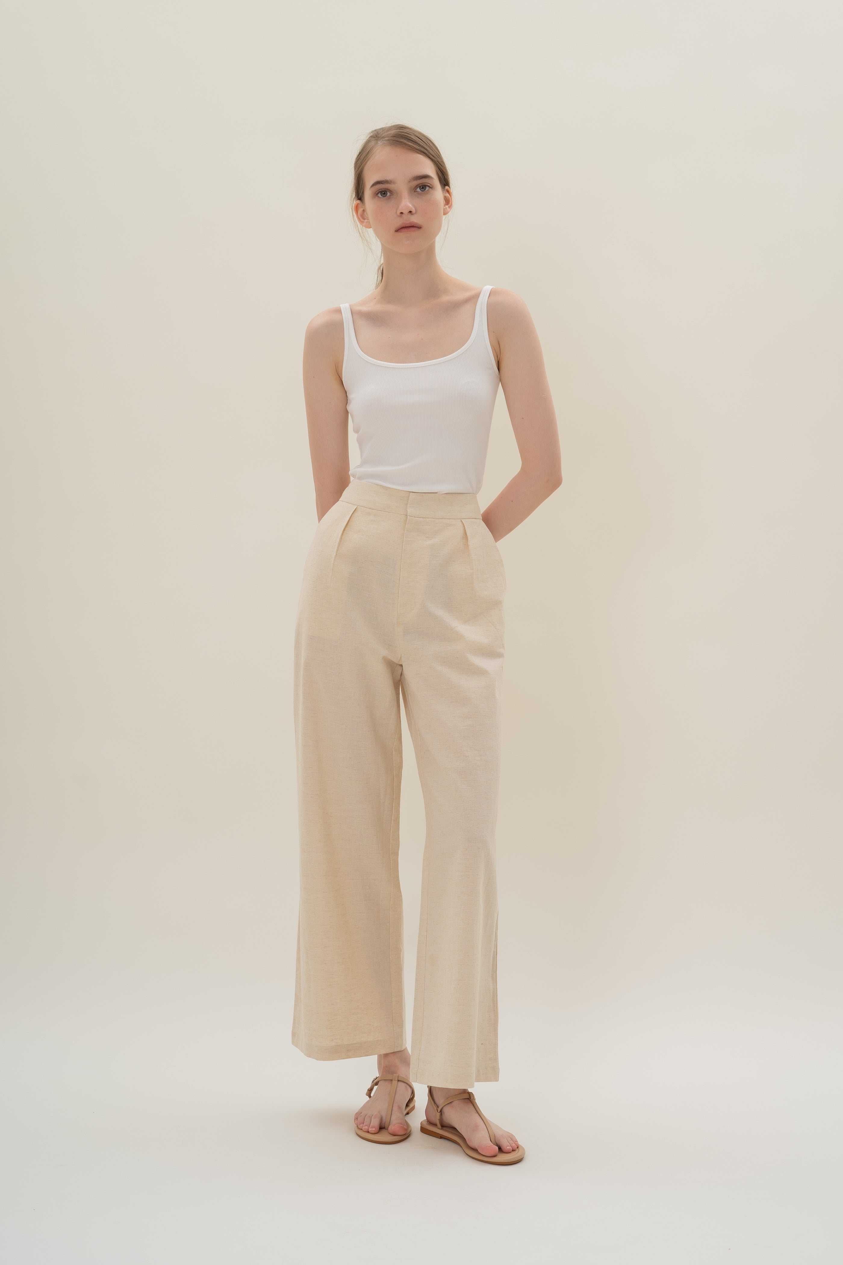 Textured Linen Pleated Trouser in Natural