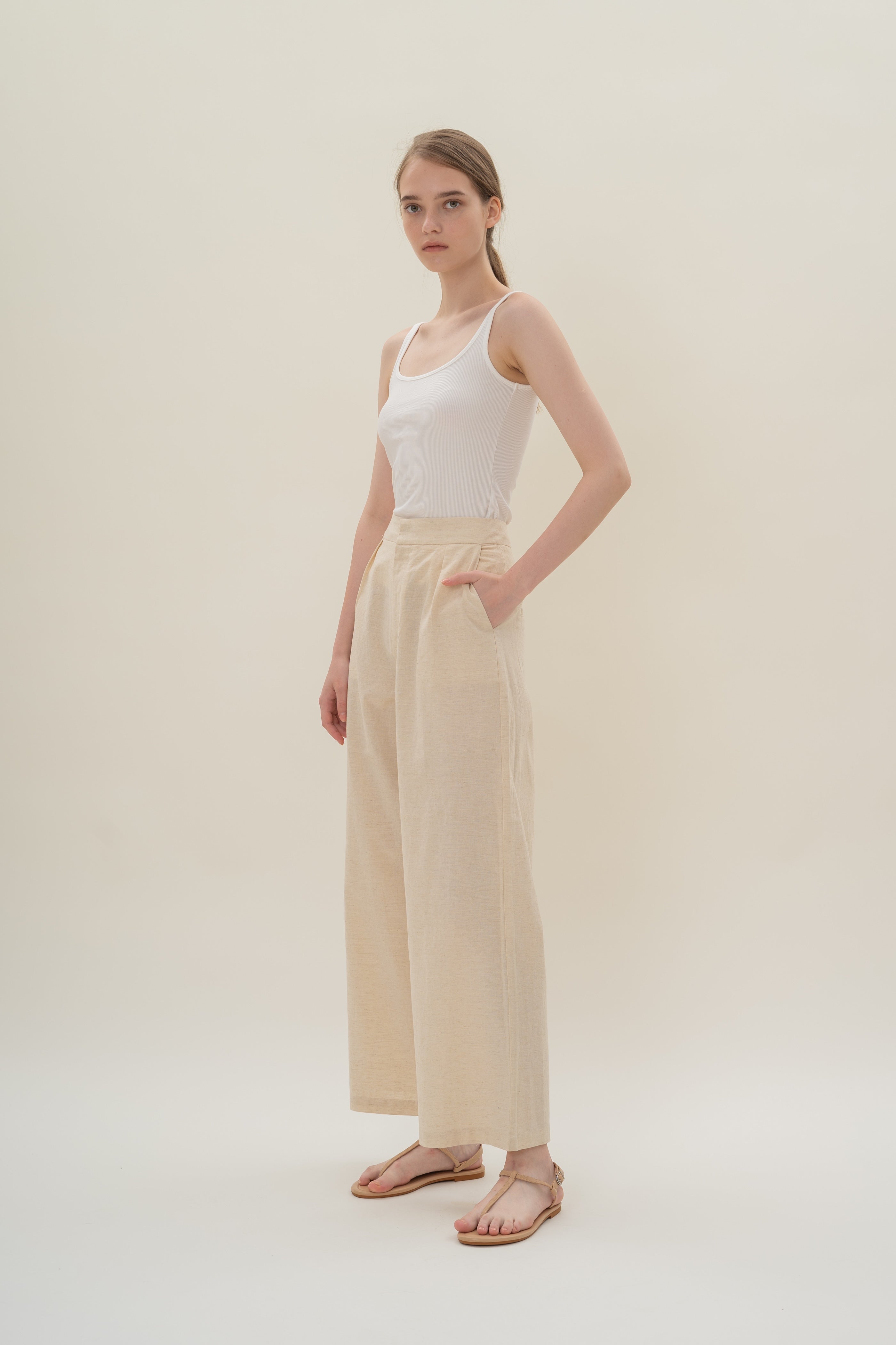 Textured Linen Pleated Trouser in Natural