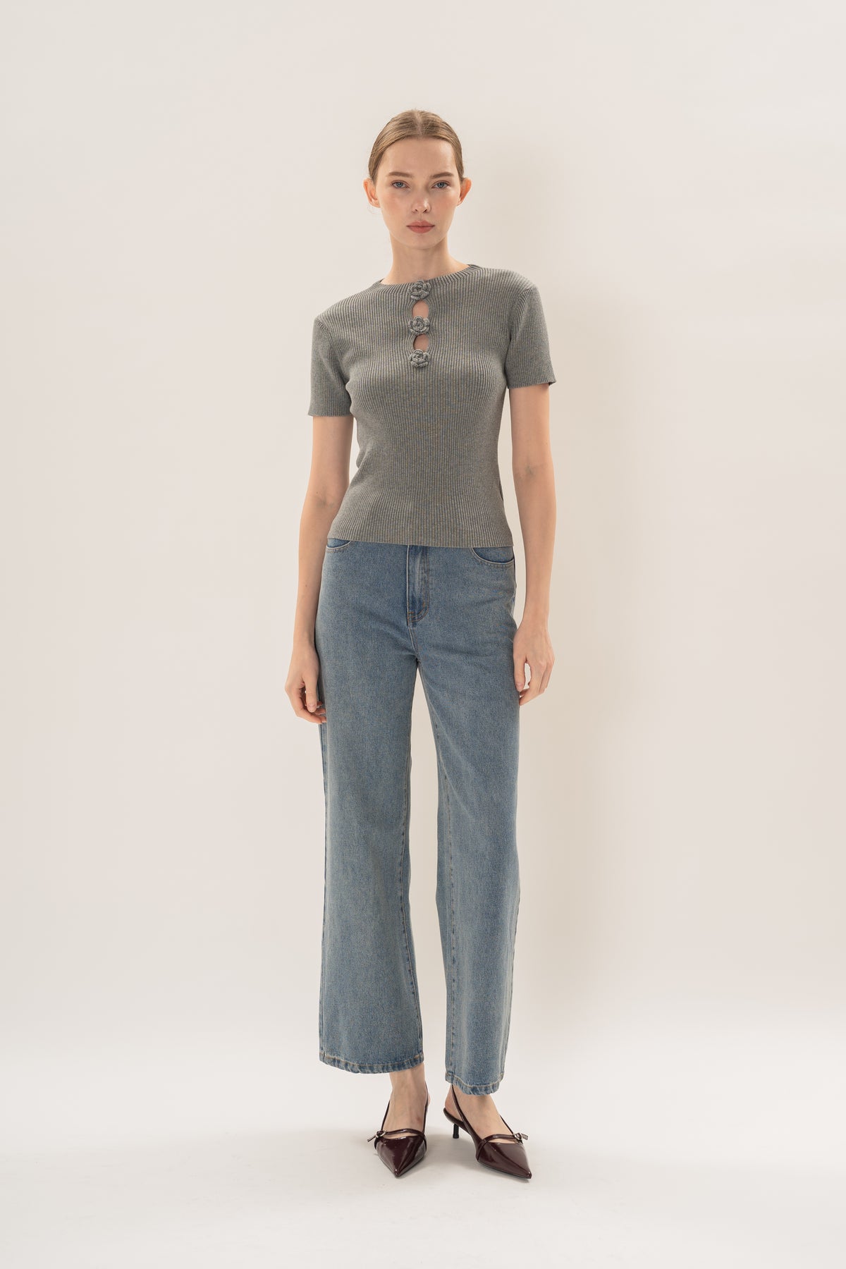 Floral Applique Short Sleeve Knit Top in Heather Grey
