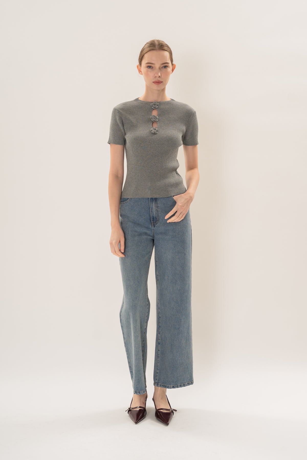 Floral Applique Short Sleeve Knit Top in Heather Grey