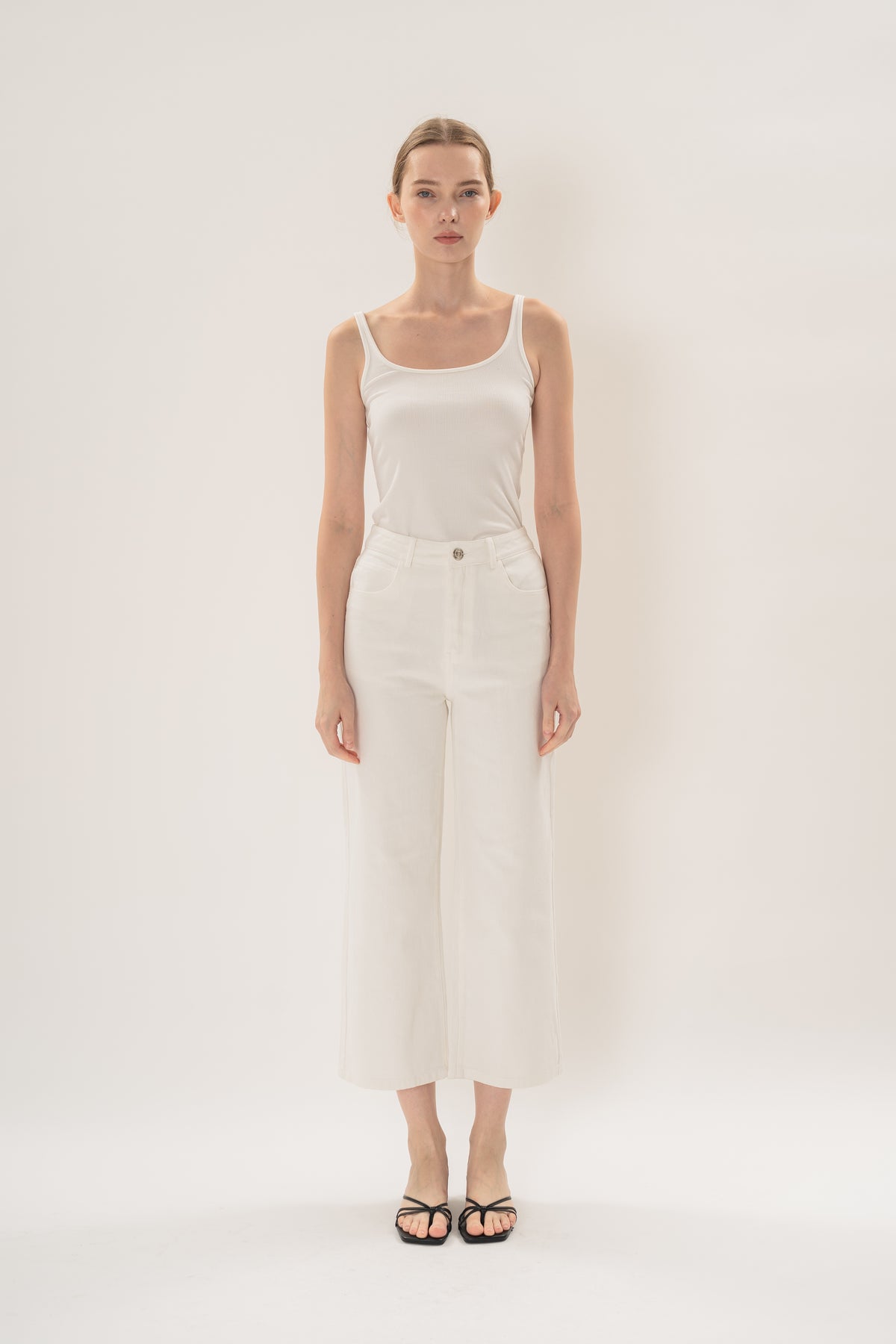 Petite Studios Classic Straight Cut Jeans in White
