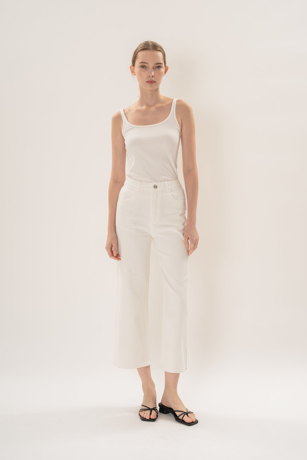 Petite Studios Classic Straight Cut Jeans in White
