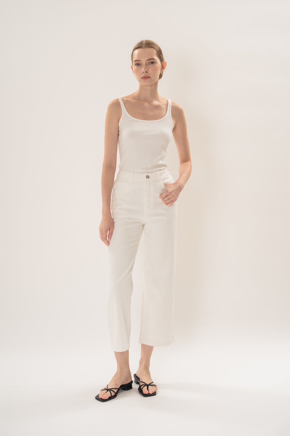 Petite Studios Classic Straight Cut Jeans in White