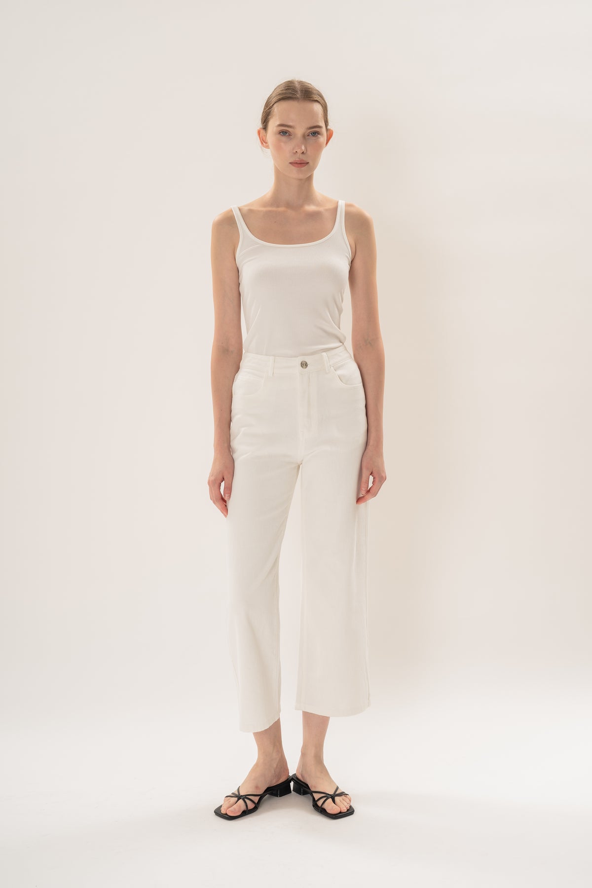 Petite Studios Classic Straight Cut Jeans in White
