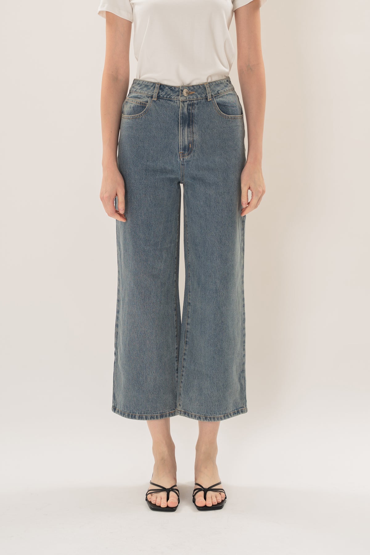 Petite Studios Classic Straight Cut Jeans in Blue Wash