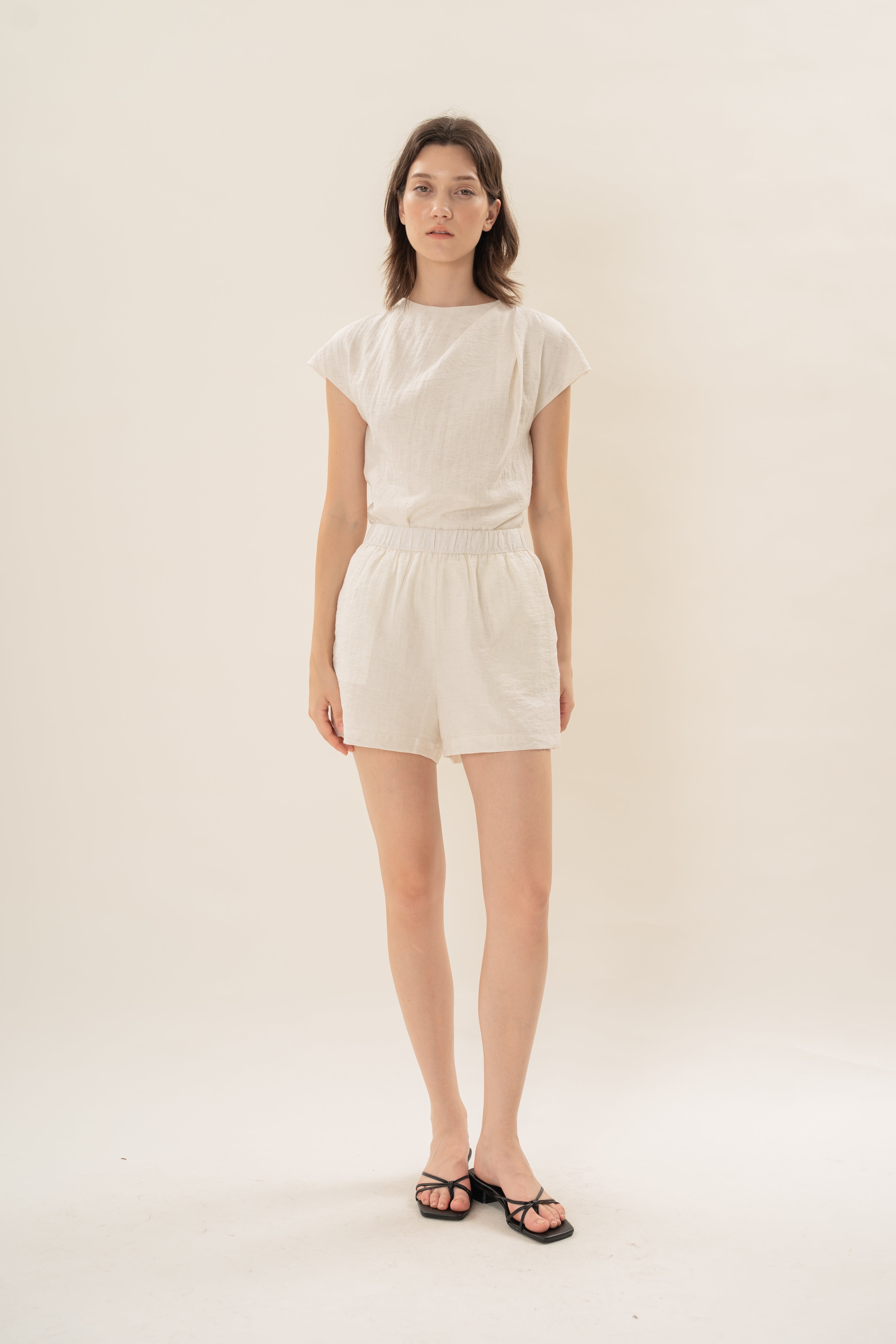 Relaxed Gathered Waist Shorts in Natural