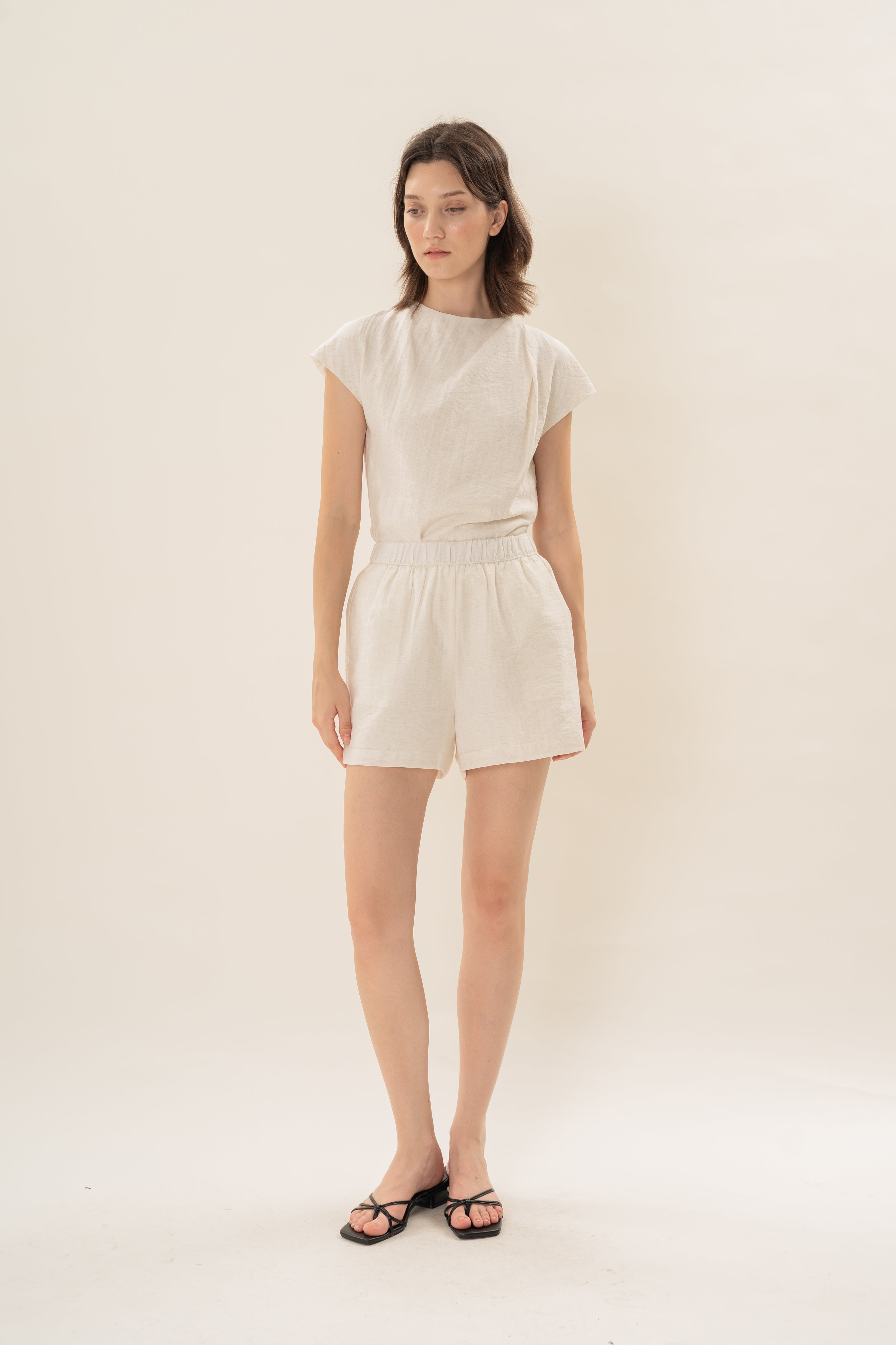 Relaxed Gathered Waist Shorts in Natural