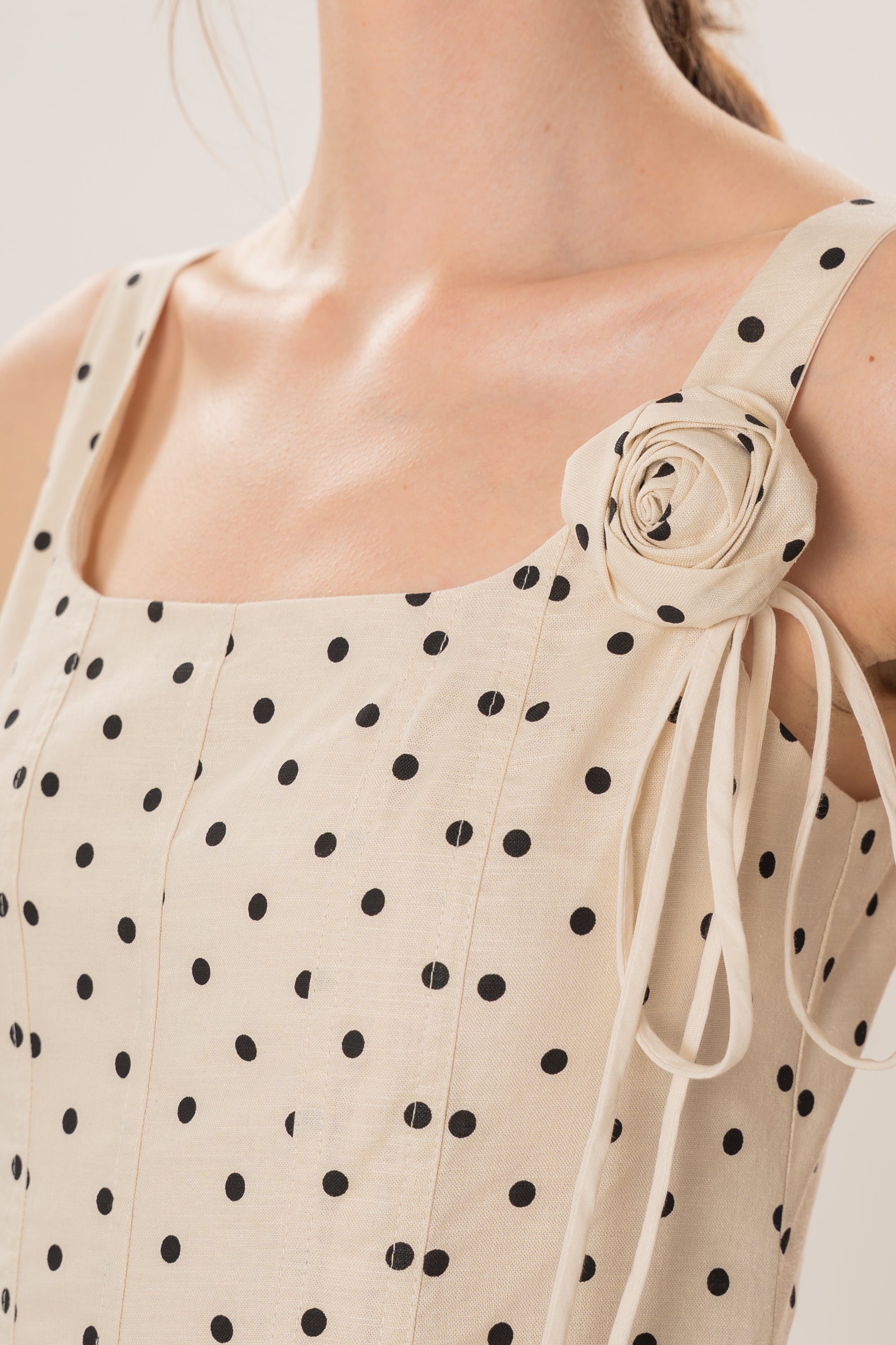 Scoop Neck Midi Dress With Floral Sash in Noir Dot