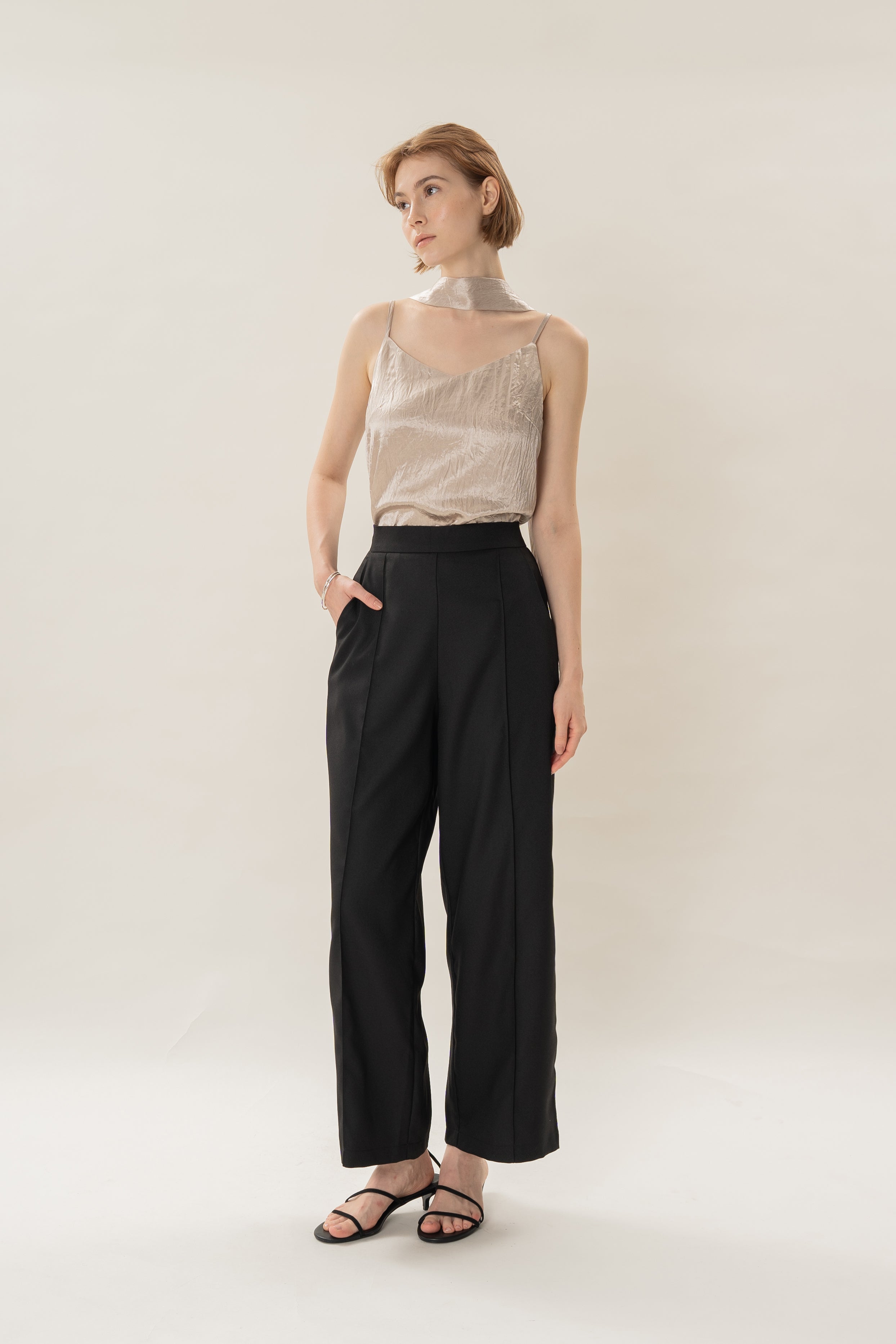 High Waisted Wide Legged Trousers W Foldlines in Black
