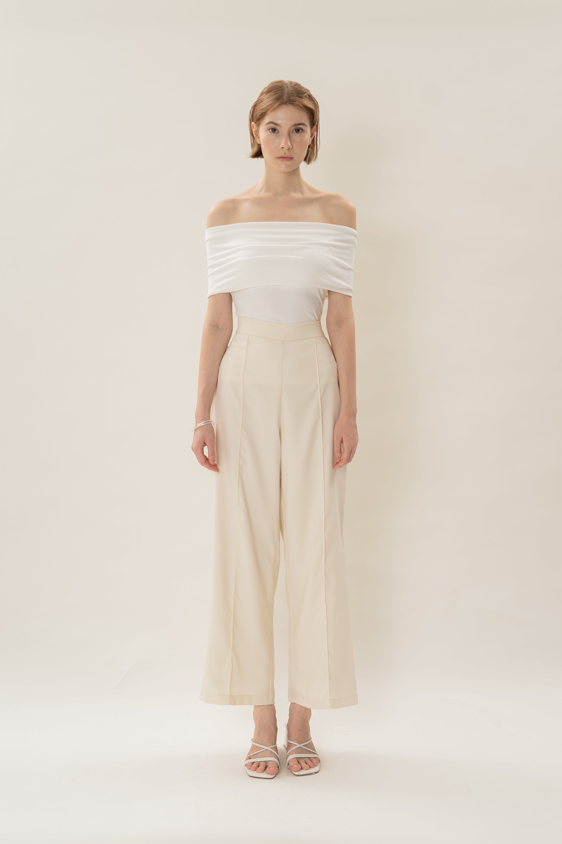 High Waisted Wide Legged Trousers W Foldlines in Natural