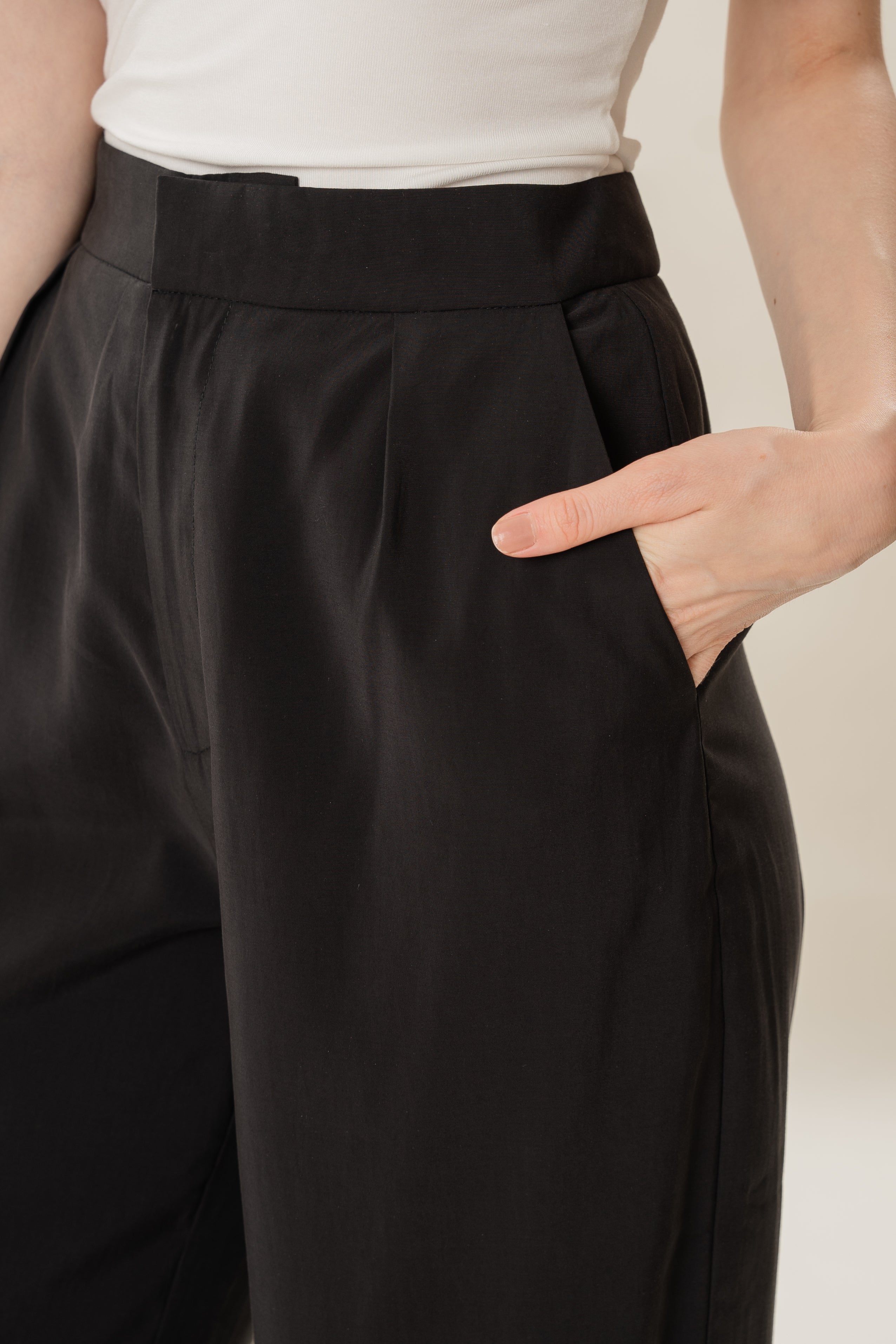 Classic Pleated Trousers in Black