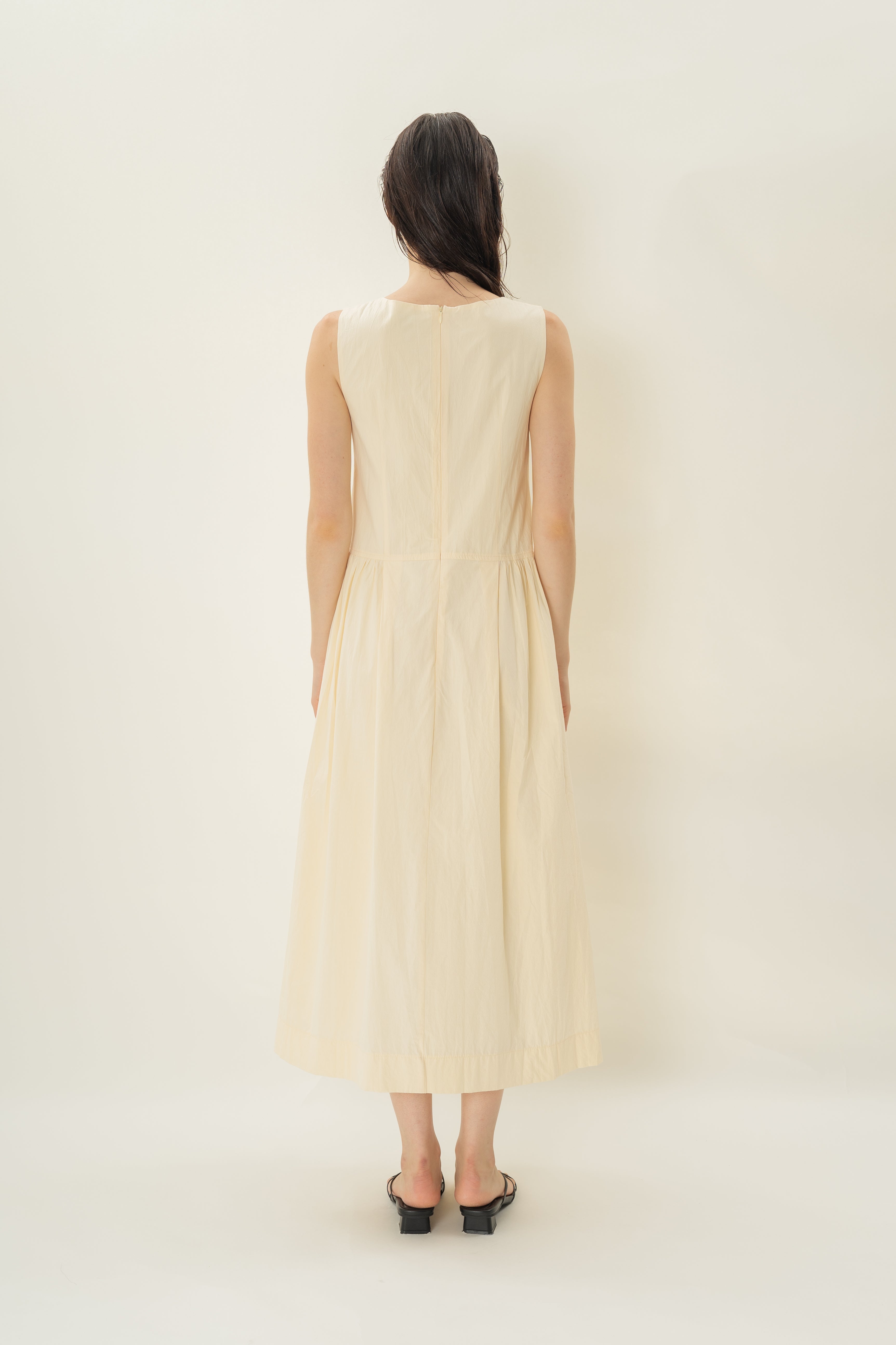 Cotton Poplin Sleeveless Dress in Eggnog