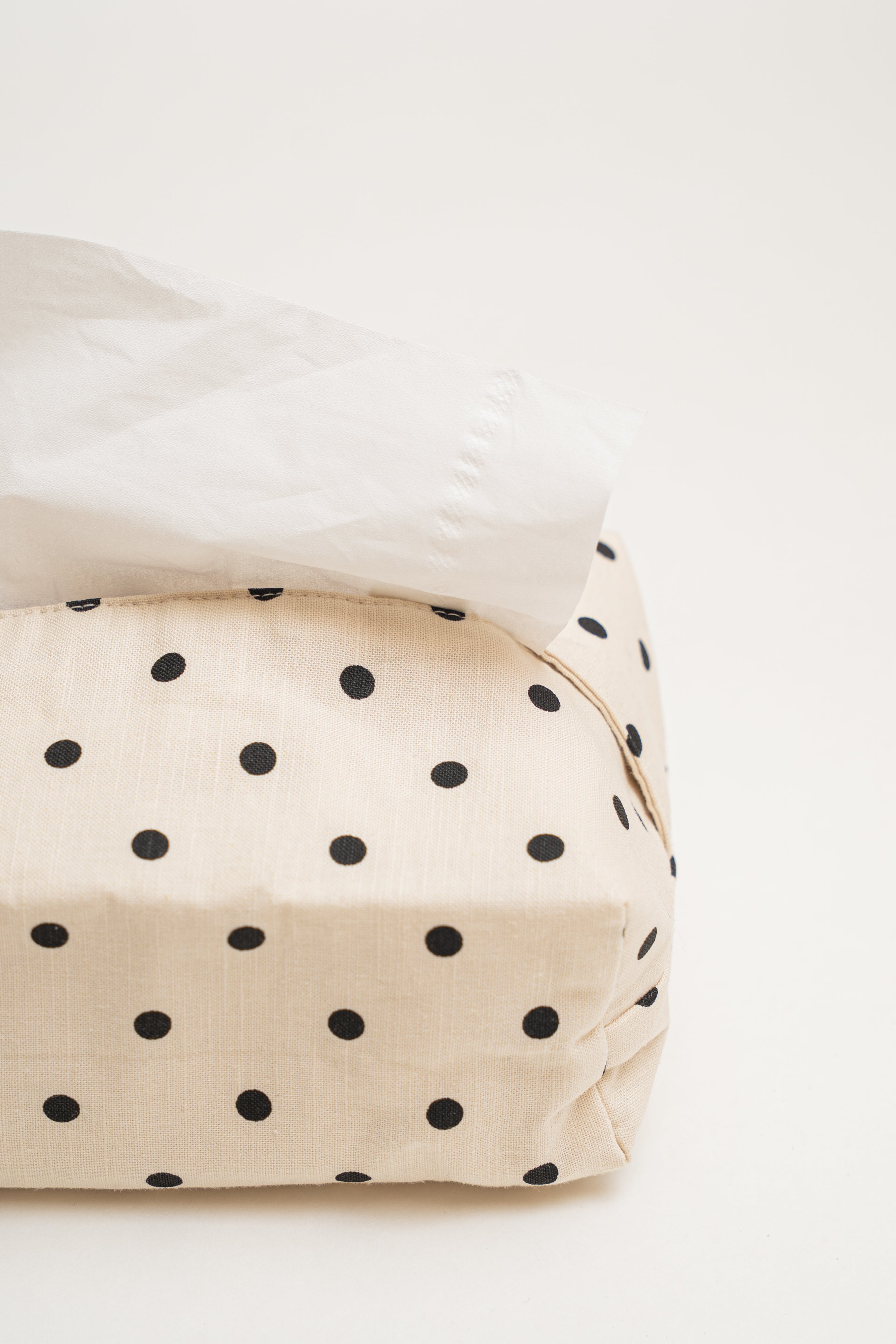 Tissue Holder in Polka Dot Ivory