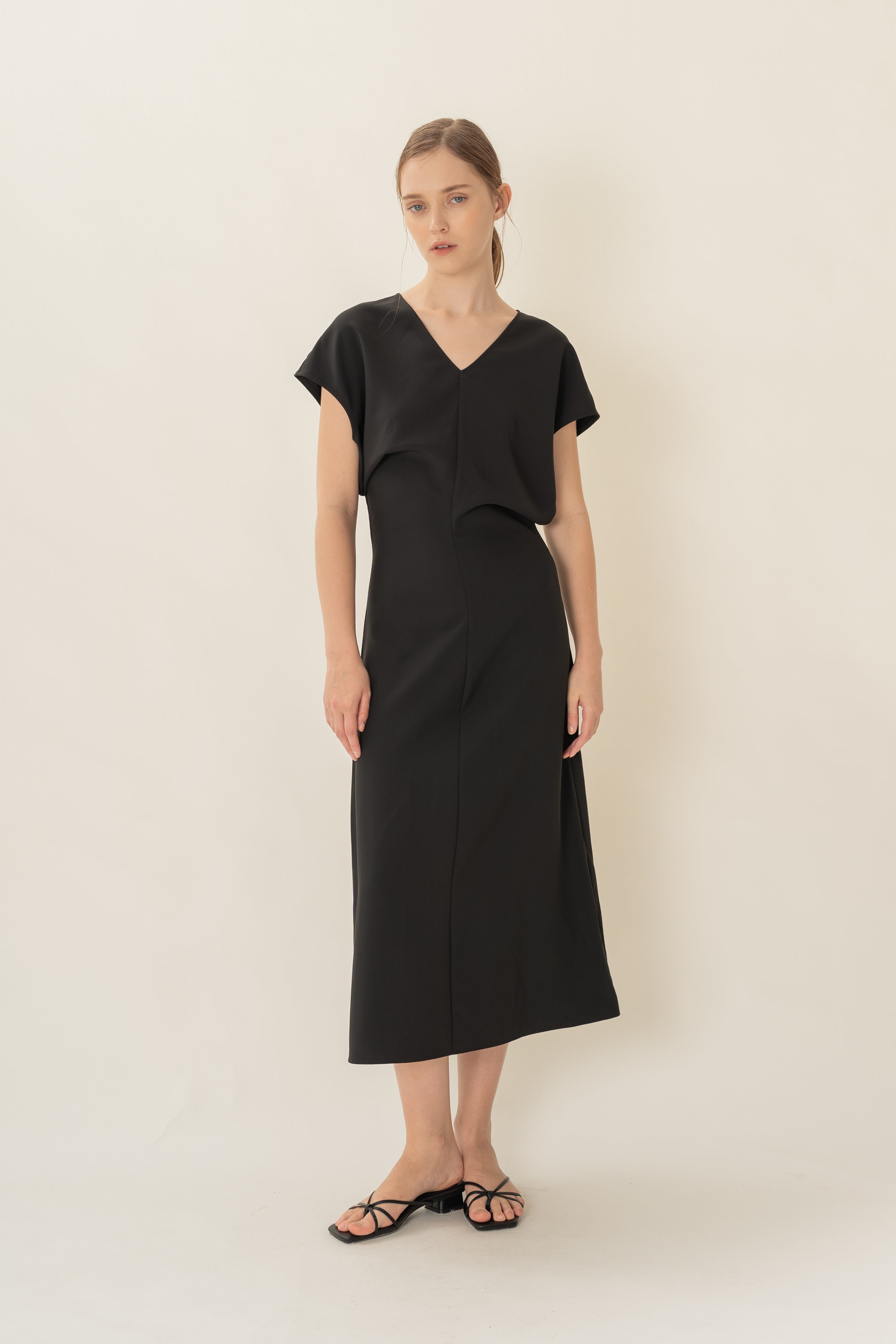 V-Neck Waisted Midi in Black