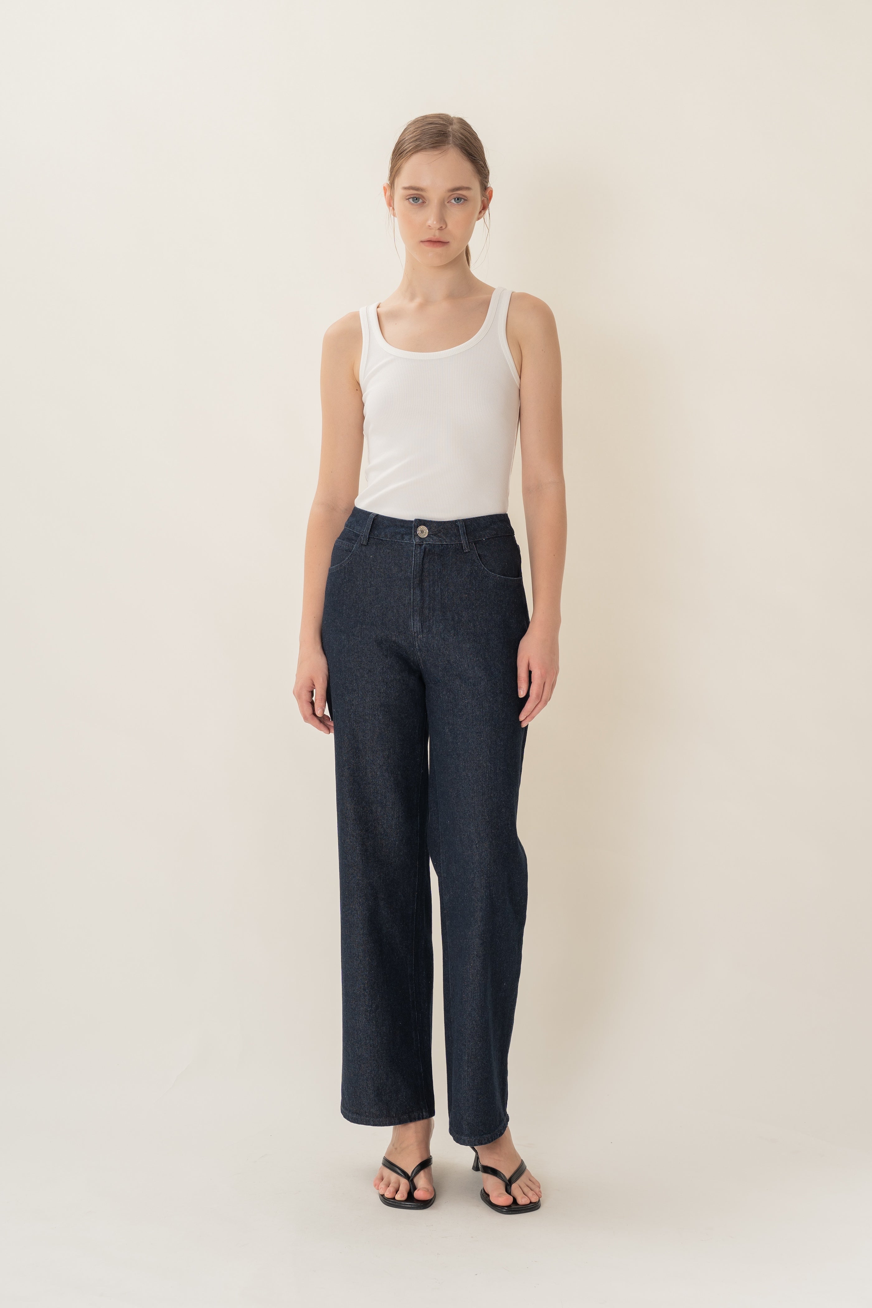 Studios Classic Straight Cut Jeans in Dark Wash