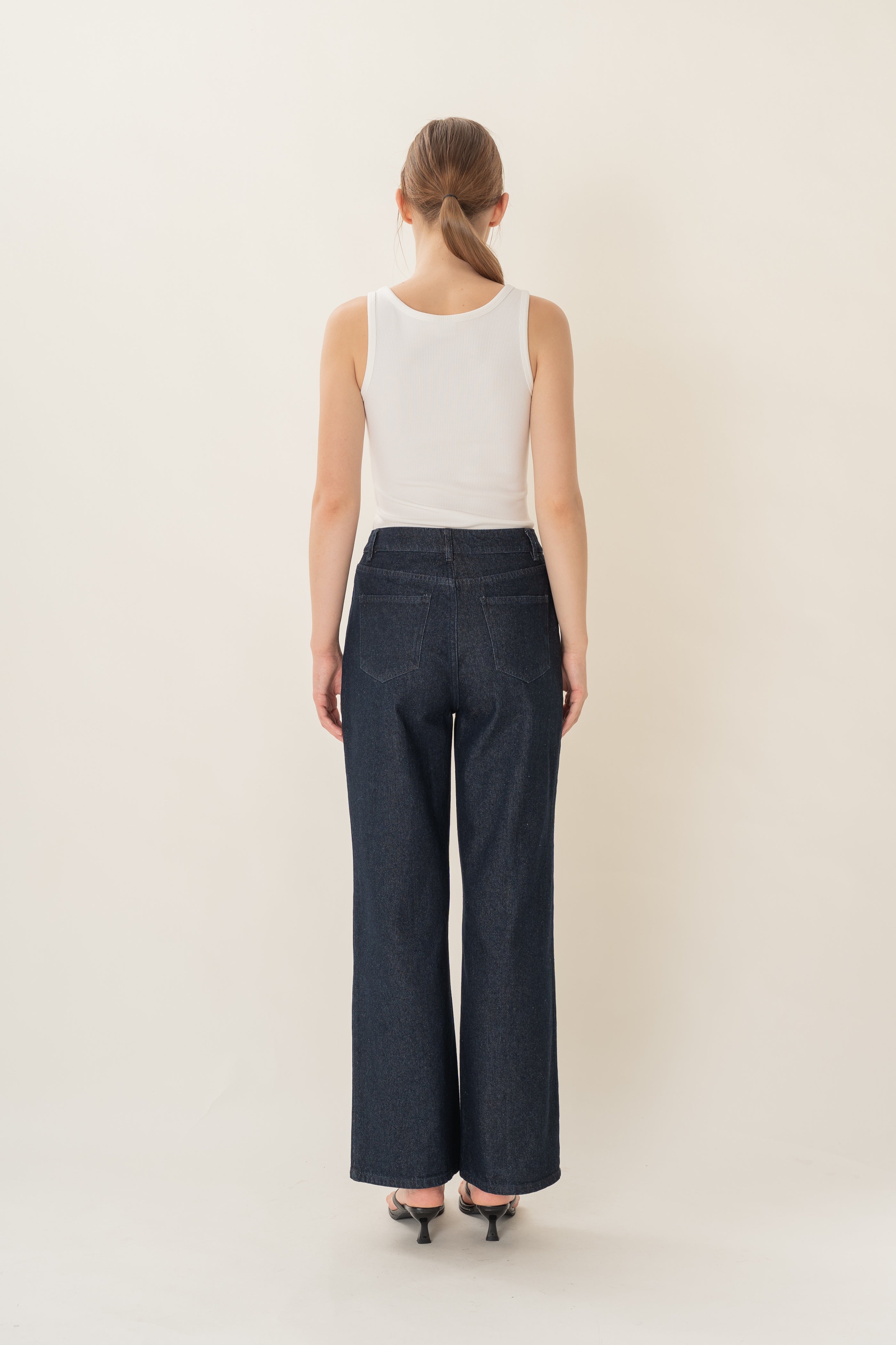 Studios Classic Straight Cut Jeans in Dark Wash