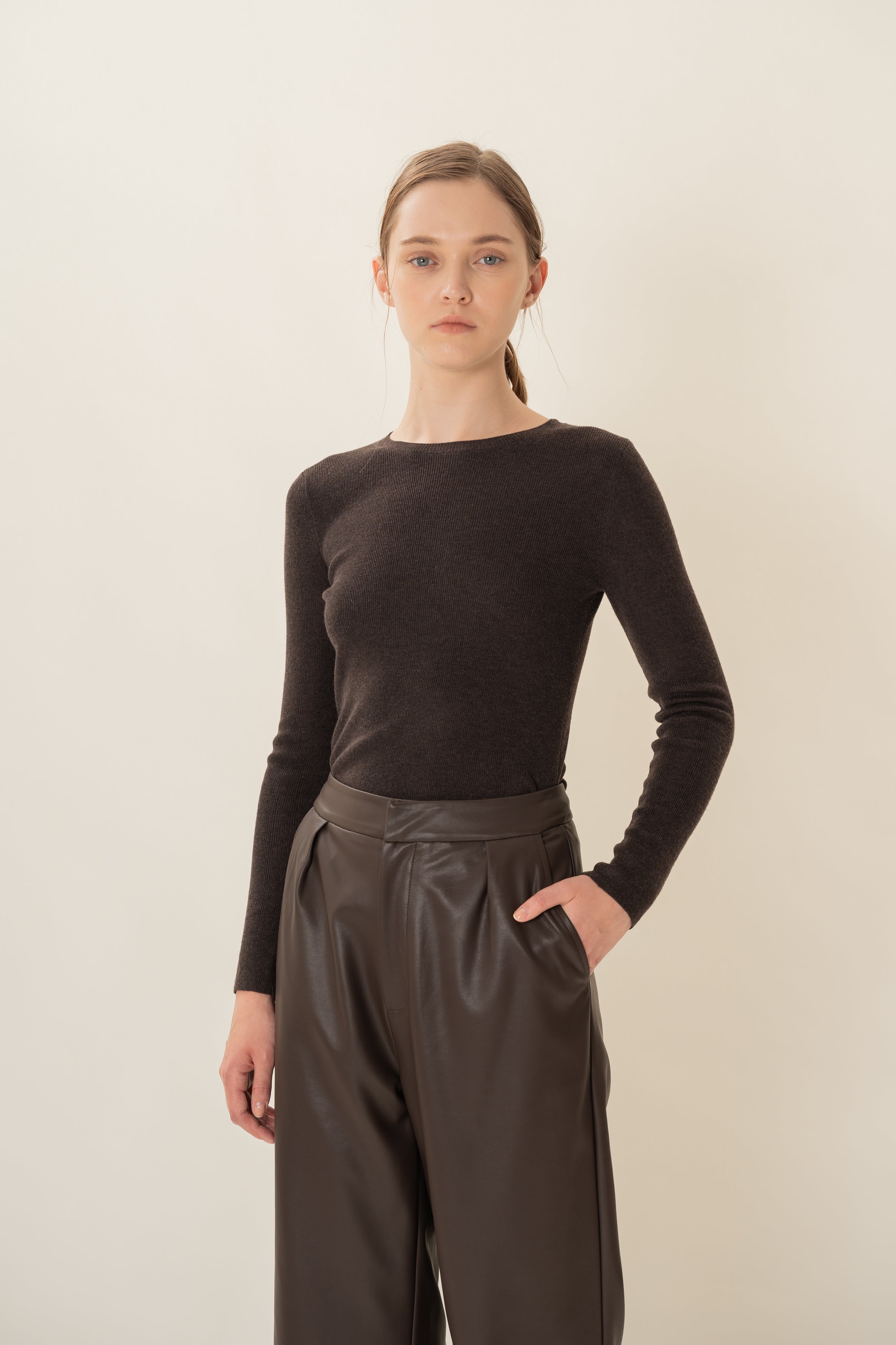 Round-Neck Fine Knit Sweater in Umber