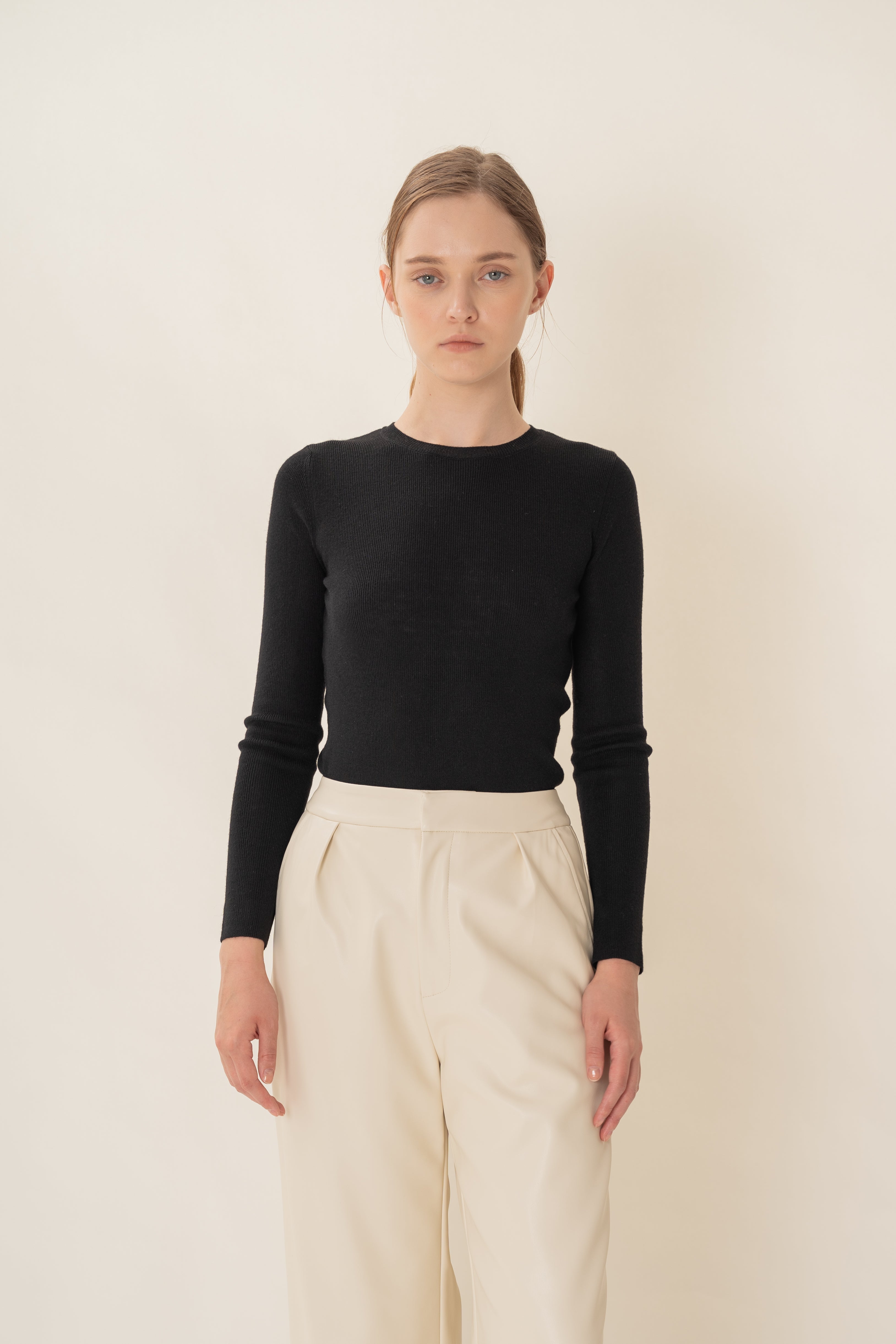 Round-Neck Fine Knit Sweater in Black
