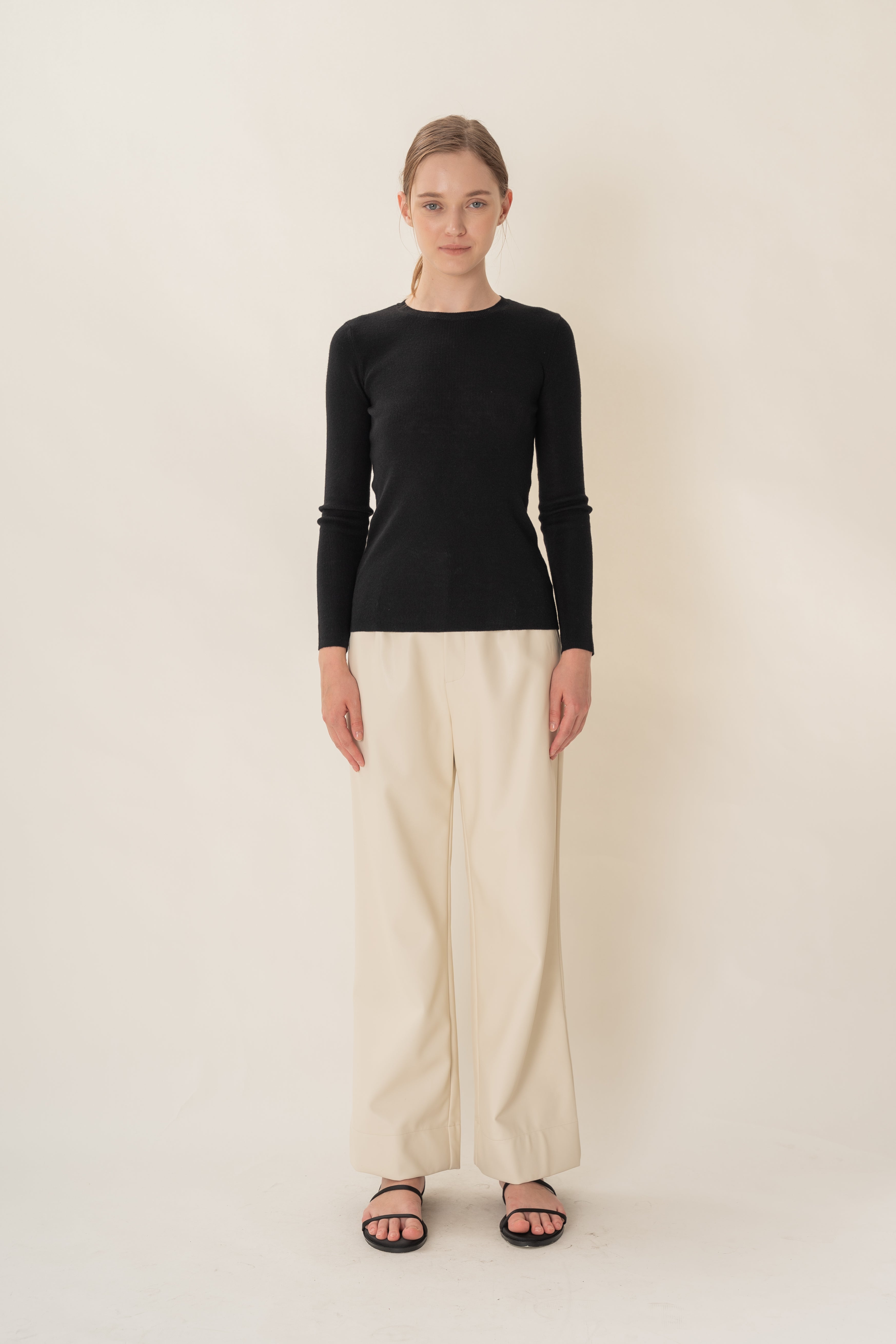 Round-Neck Fine Knit Sweater in Black