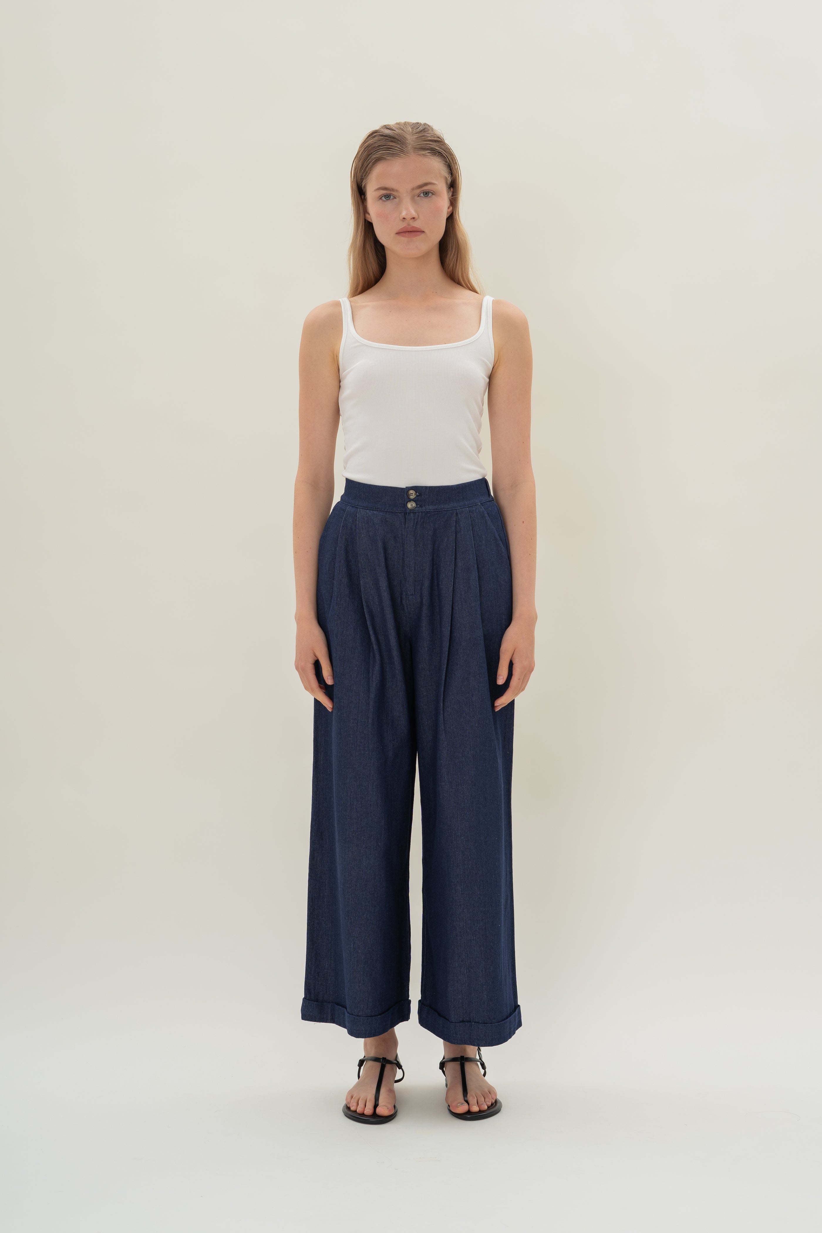 Wide-Leg Pleated Denim Pants in Mid Blue