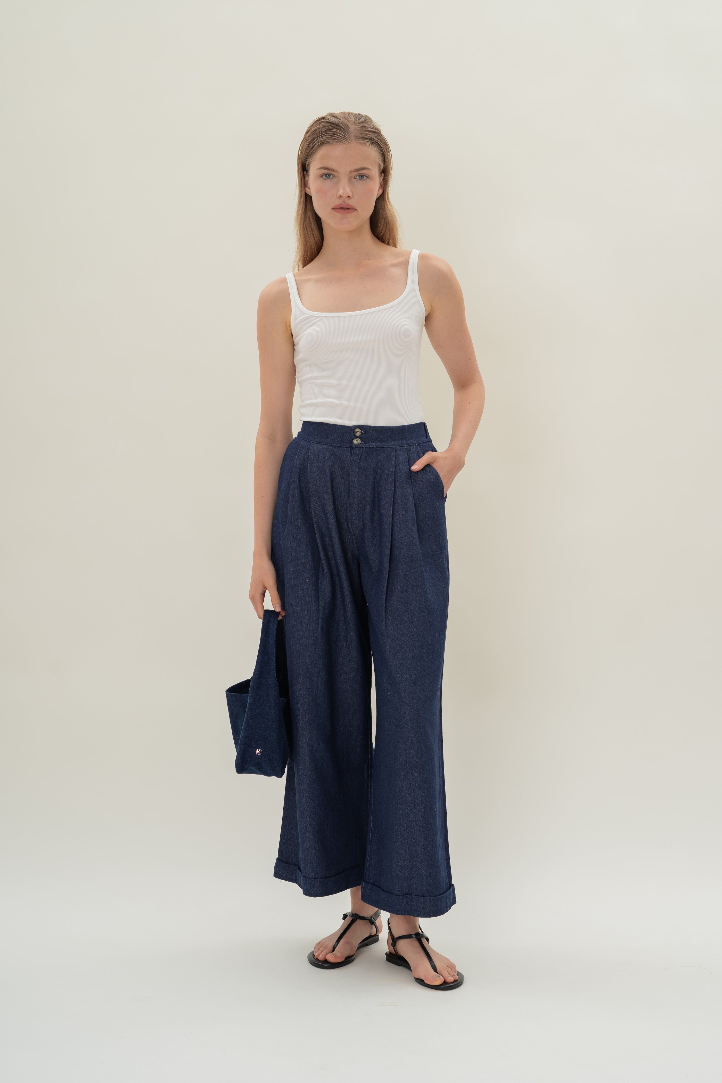 Wide-Leg Pleated Denim Pants in Mid Blue