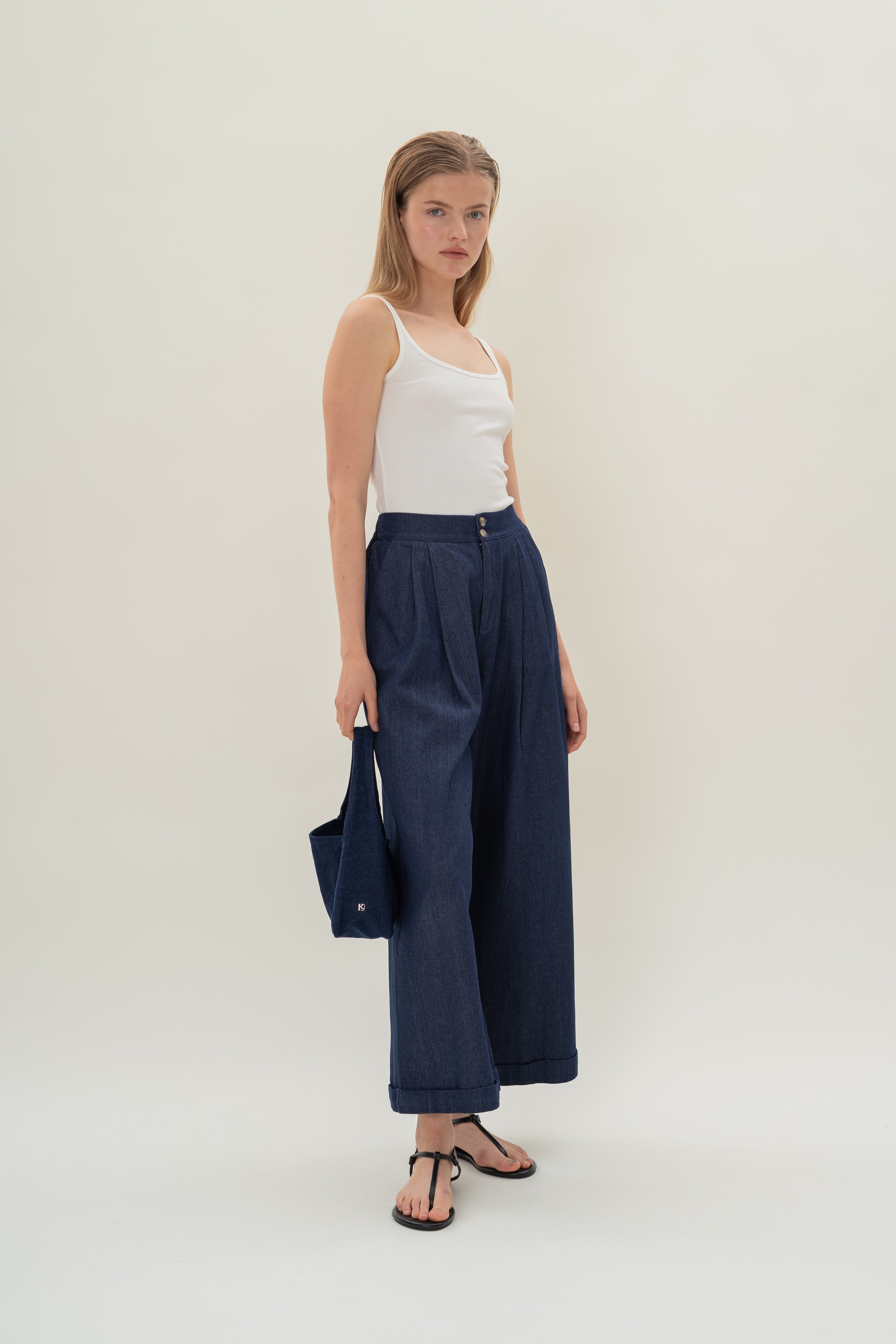 Wide-Leg Pleated Denim Pants in Mid Blue