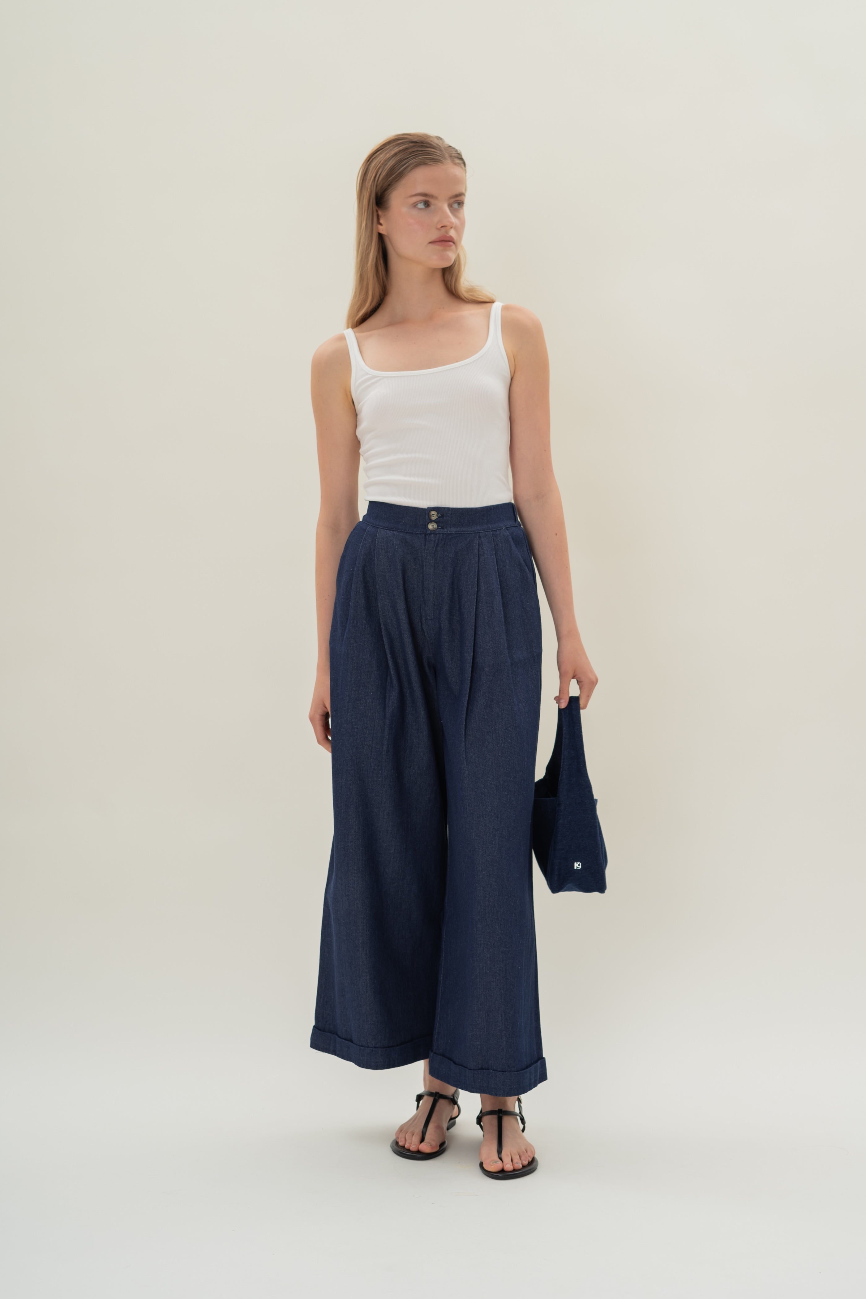 Wide-Leg Pleated Denim Pants in Mid Blue