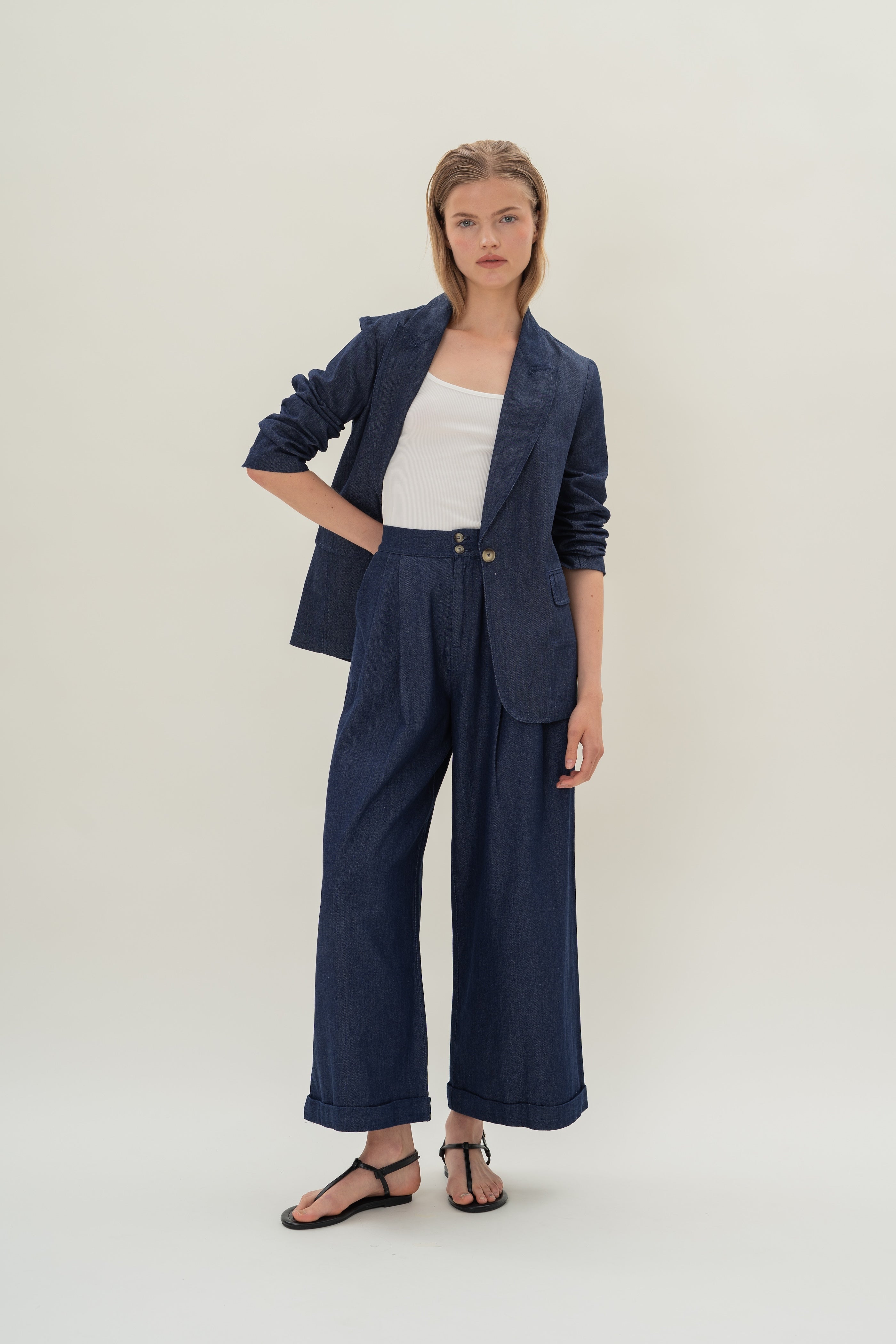 Wide-Leg Pleated Denim Pants in Mid Blue