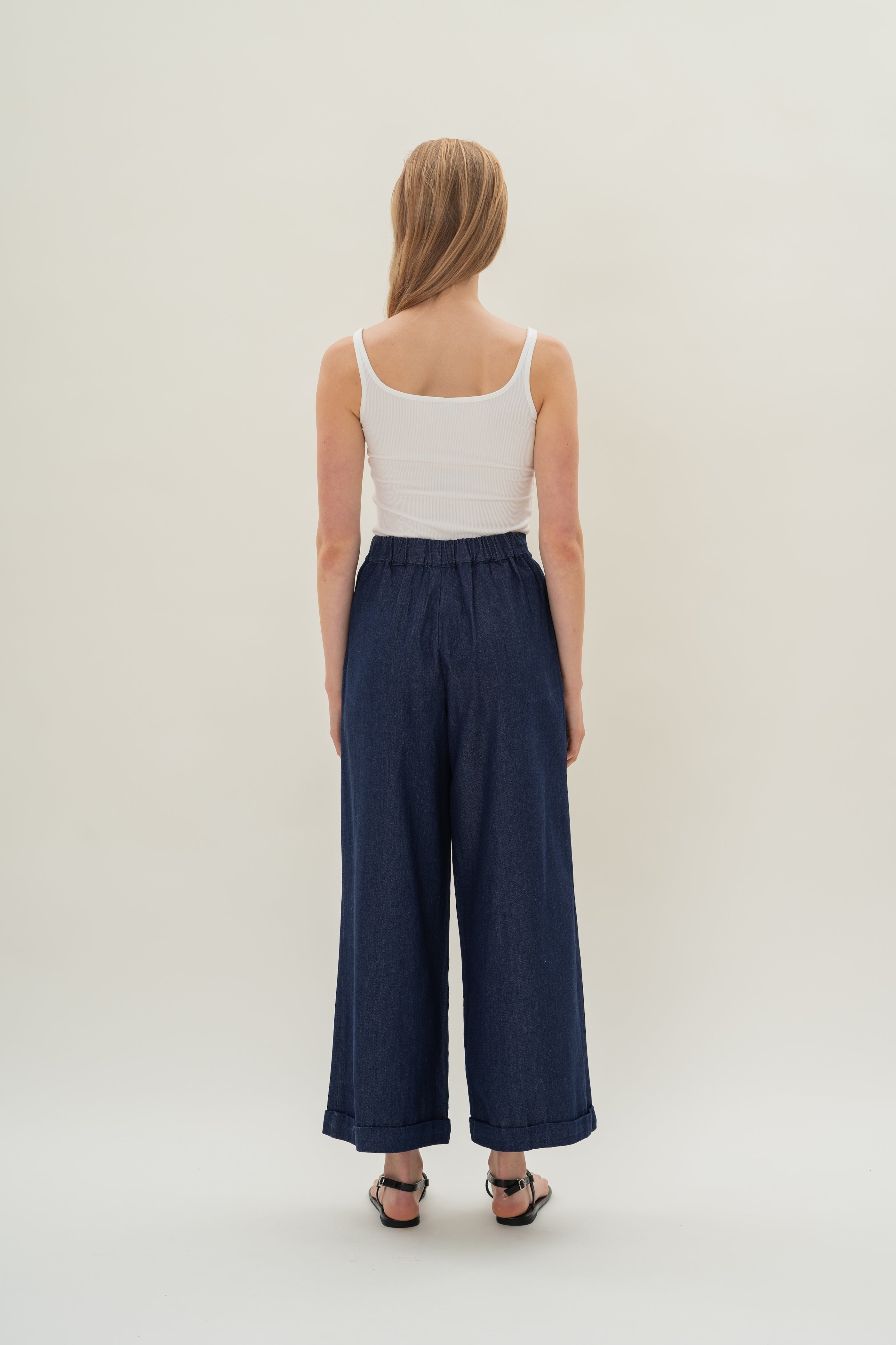 Wide-Leg Pleated Denim Pants in Mid Blue