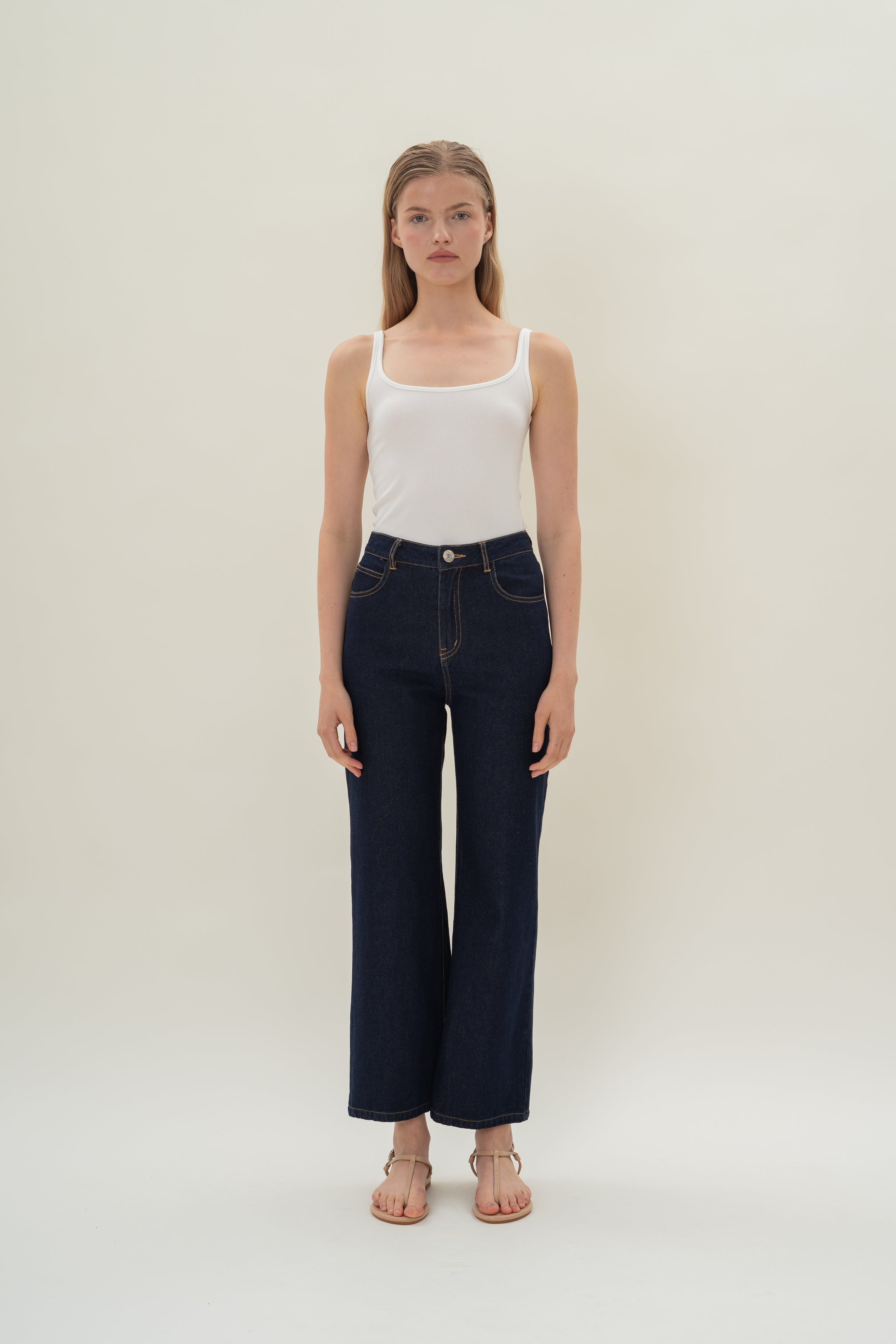 Studios Classic Straight Cut Jeans in Dark Wash