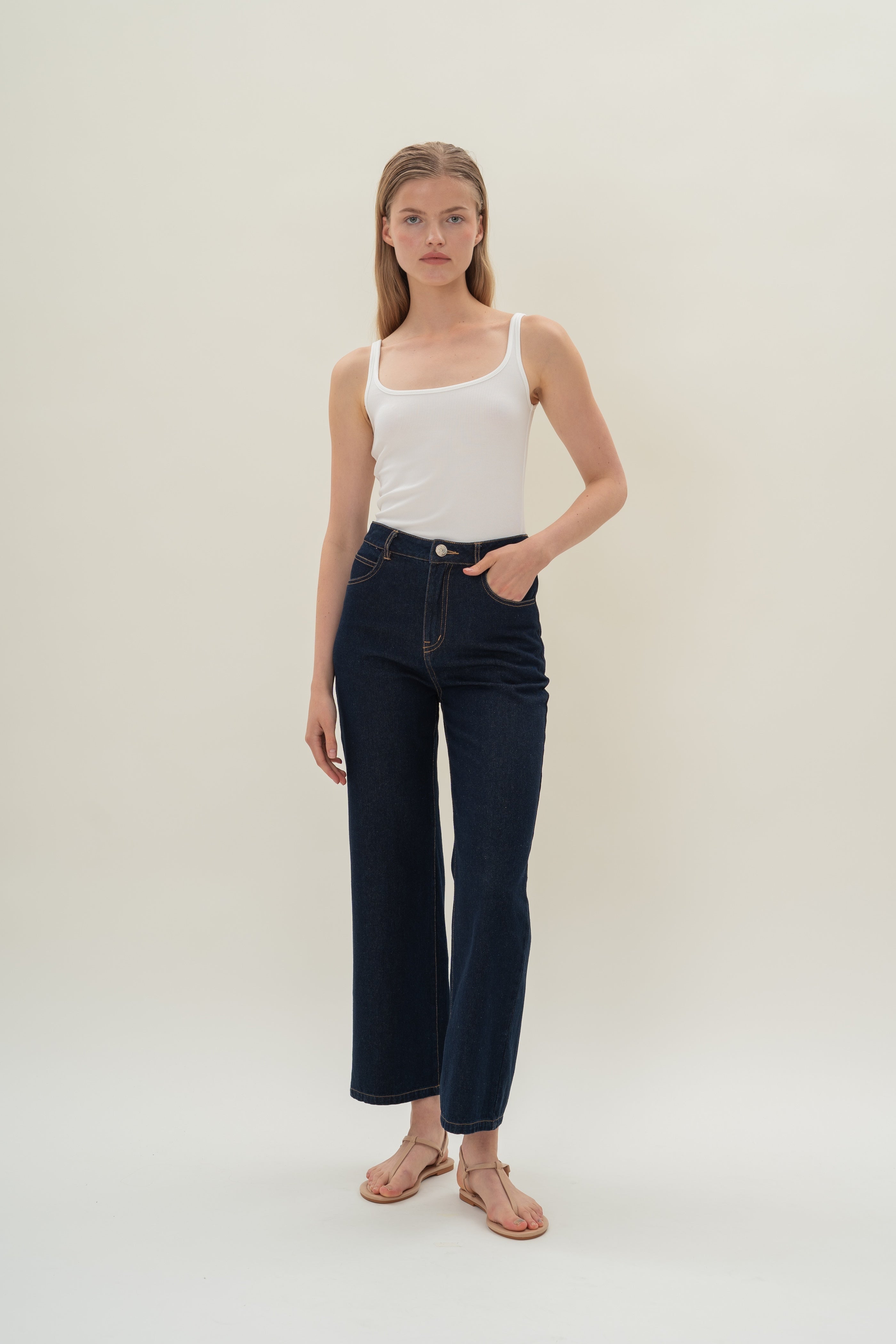 Studios Classic Straight Cut Jeans in Dark Wash
