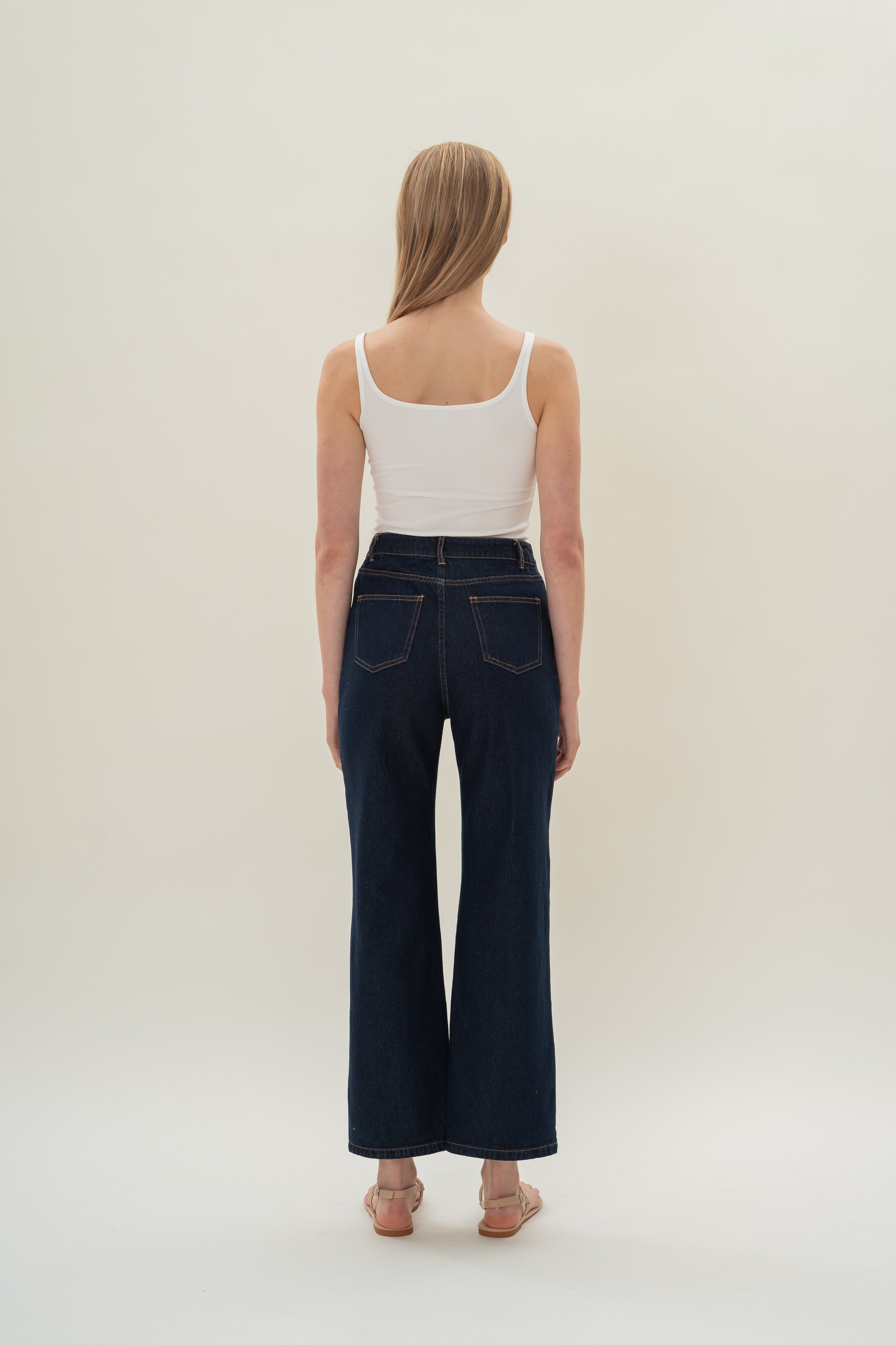 Studios Classic Straight Cut Jeans in Dark Wash